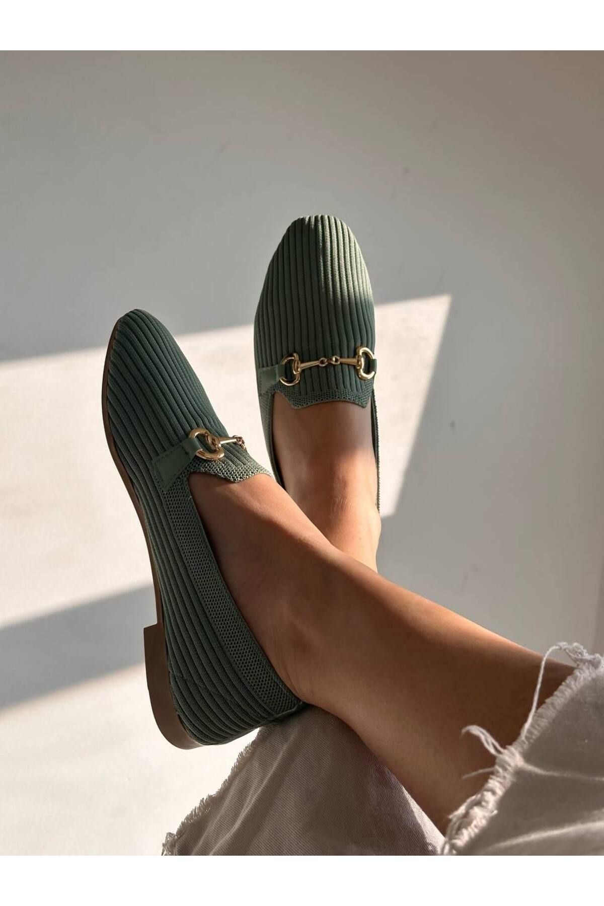 SHOEBOURNE Yeşil Aksesuarlı Düz Taban Günlük Ayakkabı