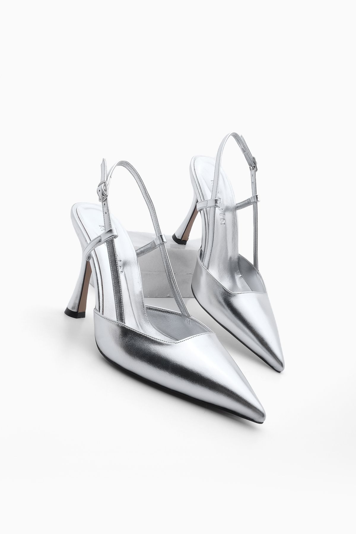 Marjin Kadın Sivri Burun Ince Ökçe Atkılı Abiye Klasik Topuklu Ayakkabı Reney Gümüş