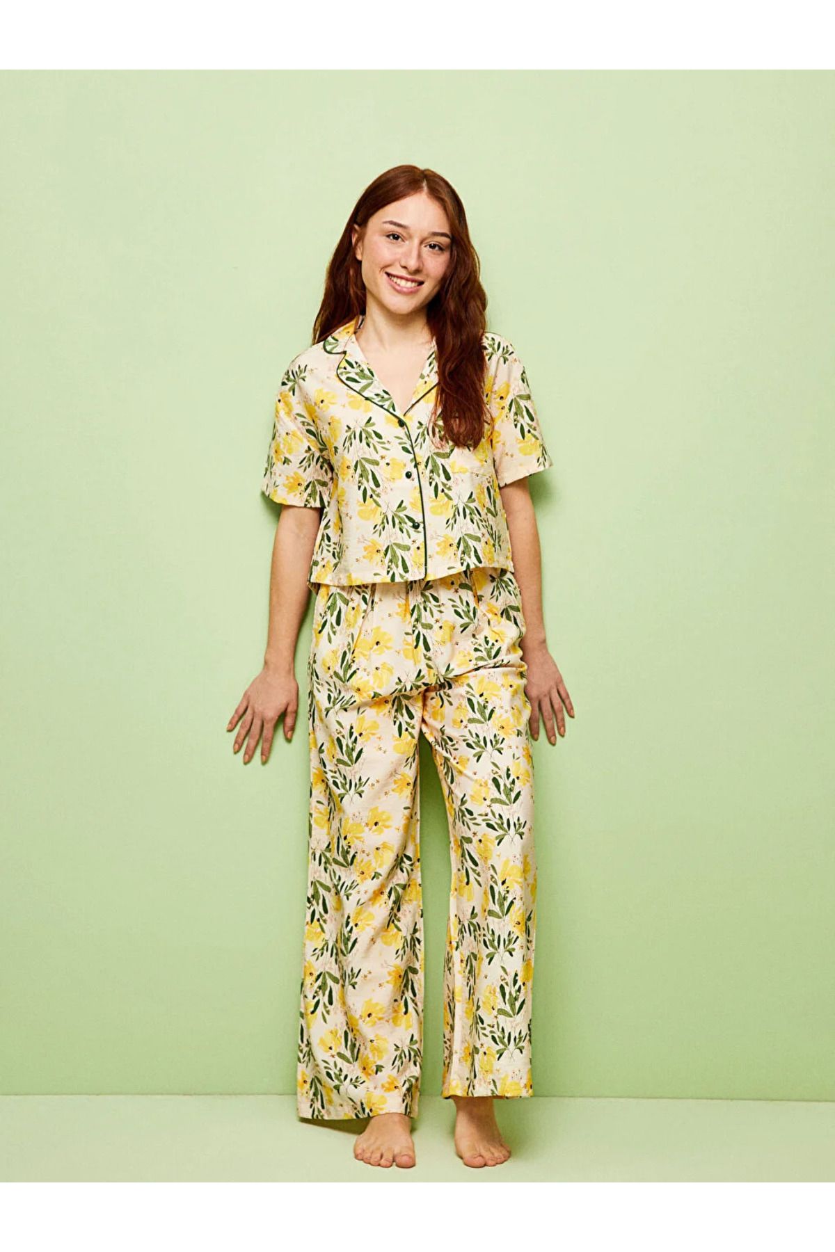 LC Waikiki LCW DREAM Petite Gömlek Yaka Çiçekli Kısa Kollu Kadın Pijama Takımı