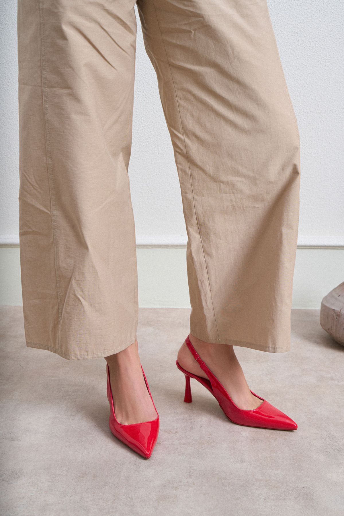NİŞANTAŞI SHOES Smolder Kırmızı Rugan Bilek Bağlı Sivri Burun Kadın Topuklu Ayakkabı