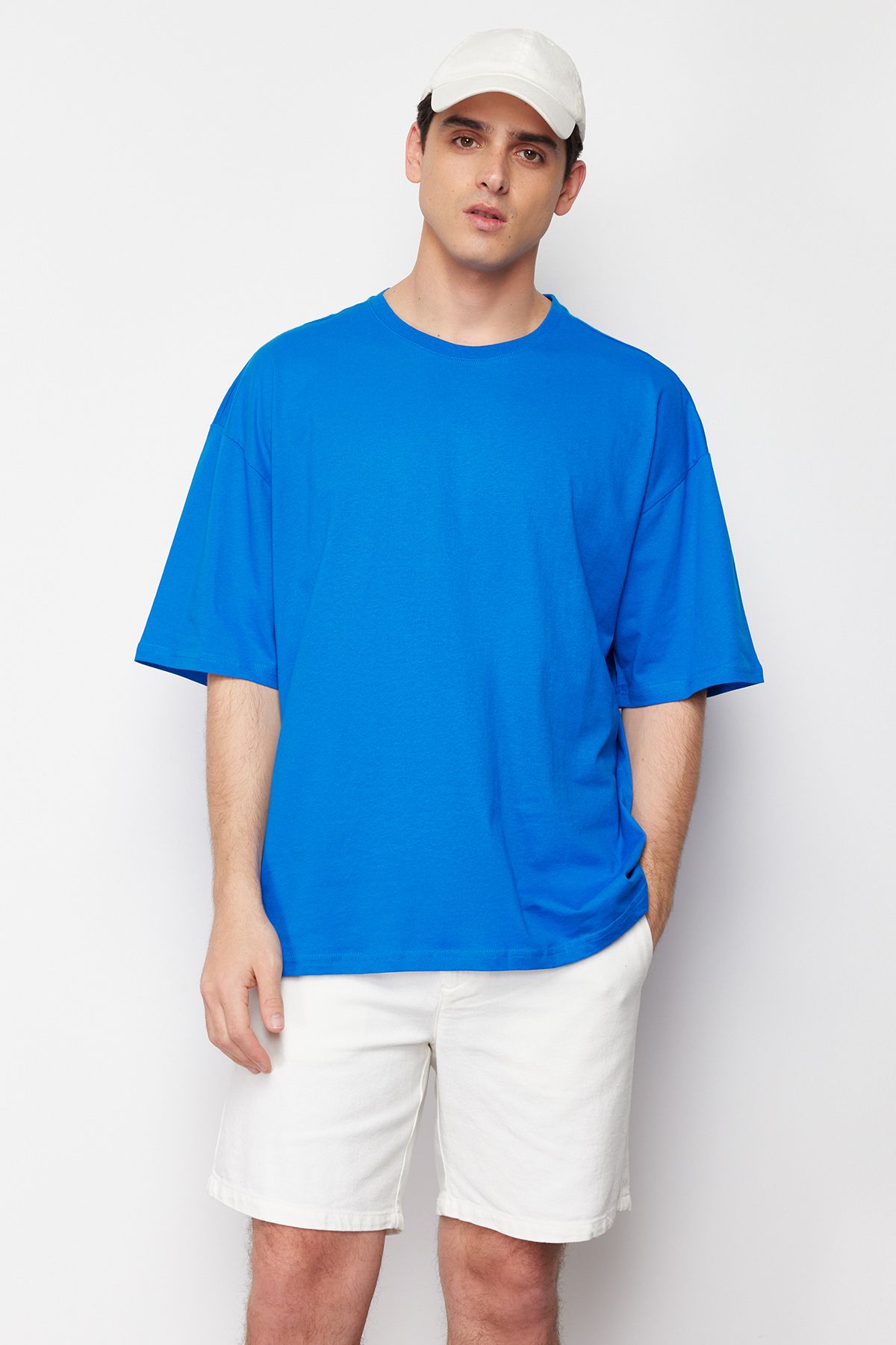 TRENDYOL MAN Mavi  Oversize/Geniş Kesim Basic %100 Pamuklu T-Shirt TMNSS22TS0318