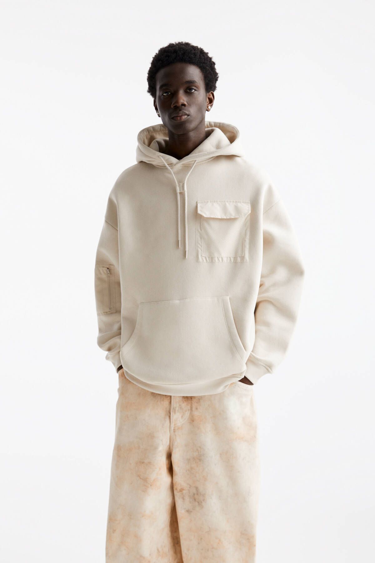 Pull & Bear Kontrast kumaş detaylı ve kapüşonlu sweatshirt