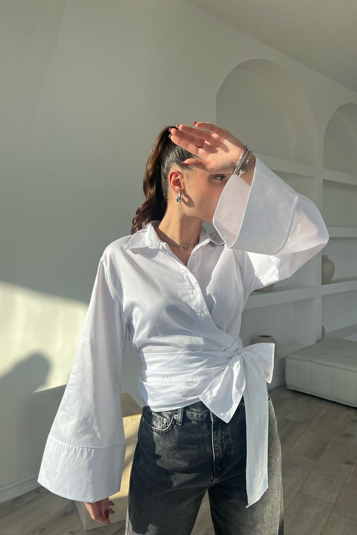 Seda Yalçın Atelier Beyaz Bağlama Detaylı Poplin Crop Gömlek