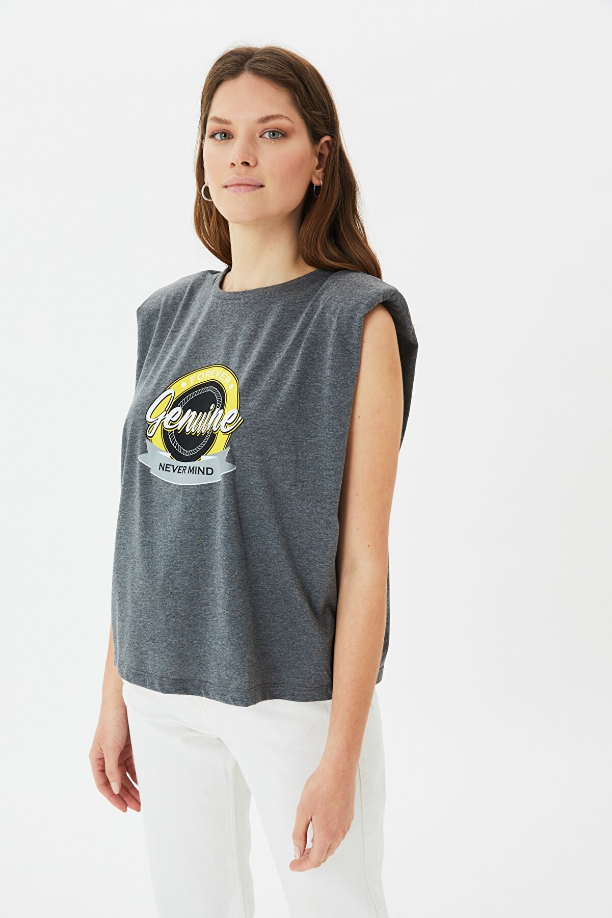 TRENDYOLMİLLA Antrasit Baskılı Vatkalı Basic Örme T-Shirt TWOSS21TS3659