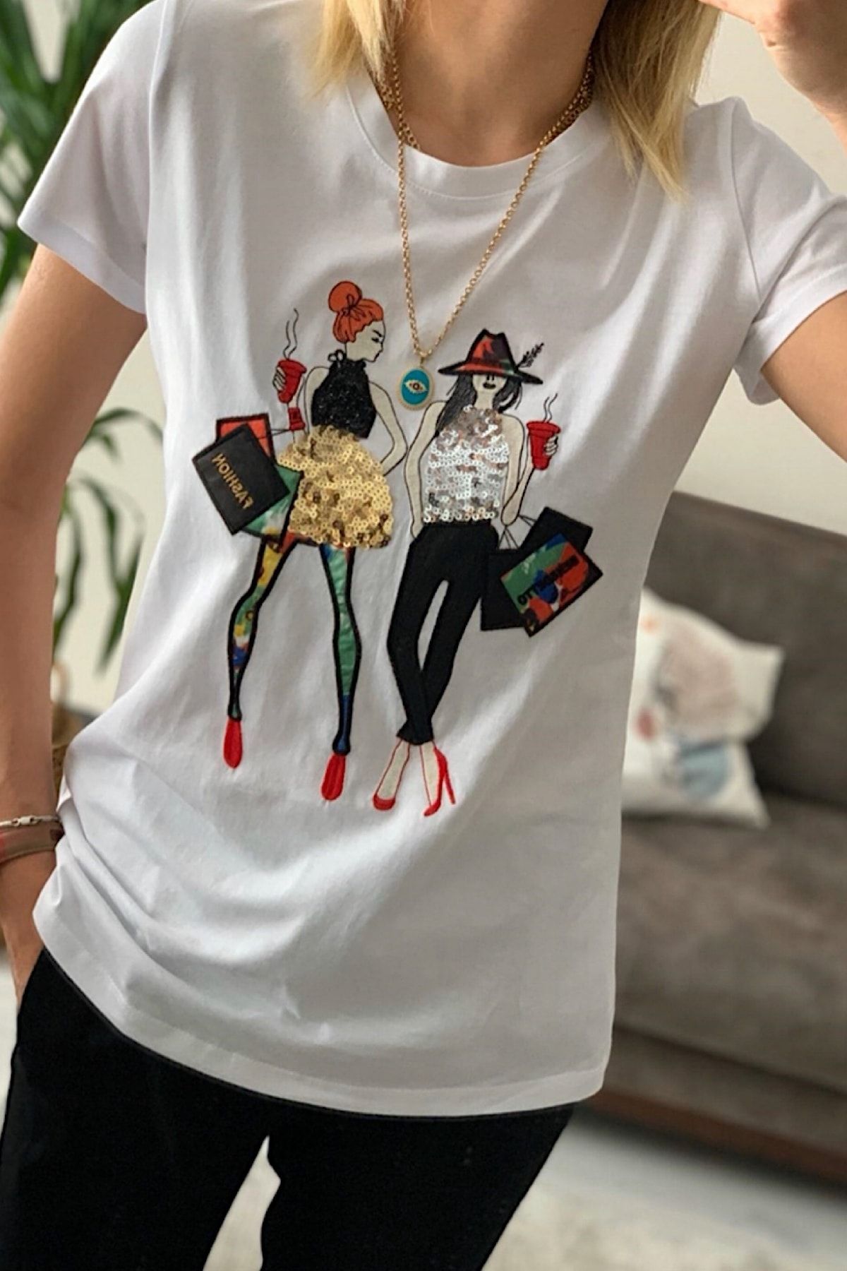 FEMELLE Kadın Beyaz Pul Payet Kız Nakışlı Pamuk T-Shirt