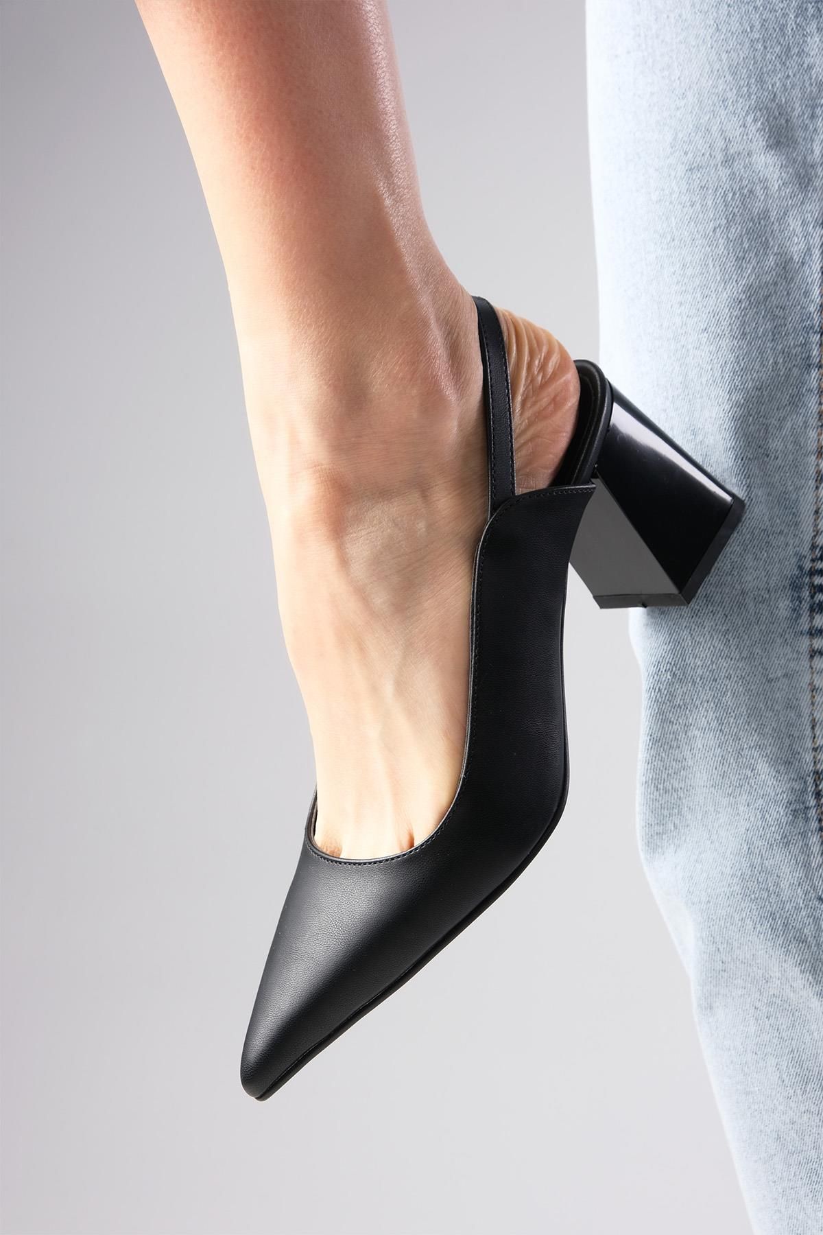 Mio Gusto Anette Siyah Renk Sivri Burunlu Arkası Açık Kalın Topuklu Ayakkabı
