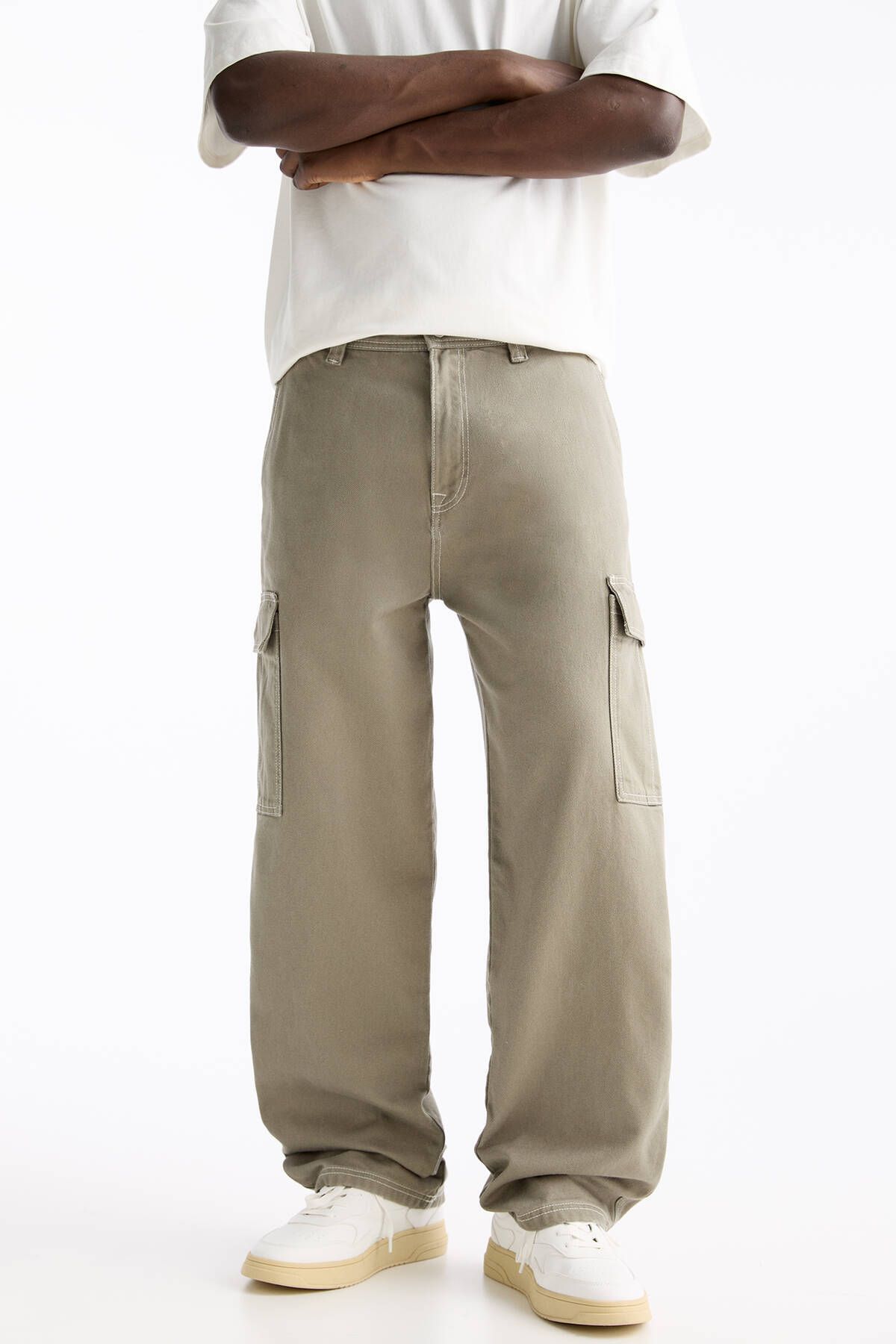 Pull & Bear Kontrast dikişli ve cepli kargo pantolon