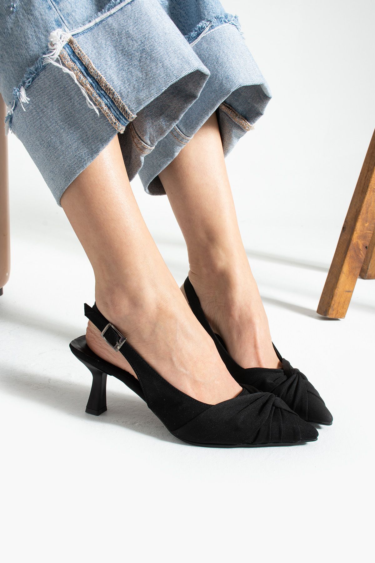 İnan Ayakkabı Kadın Siyah Süet Topuklu Ayakkabı 7 Cm Topuk