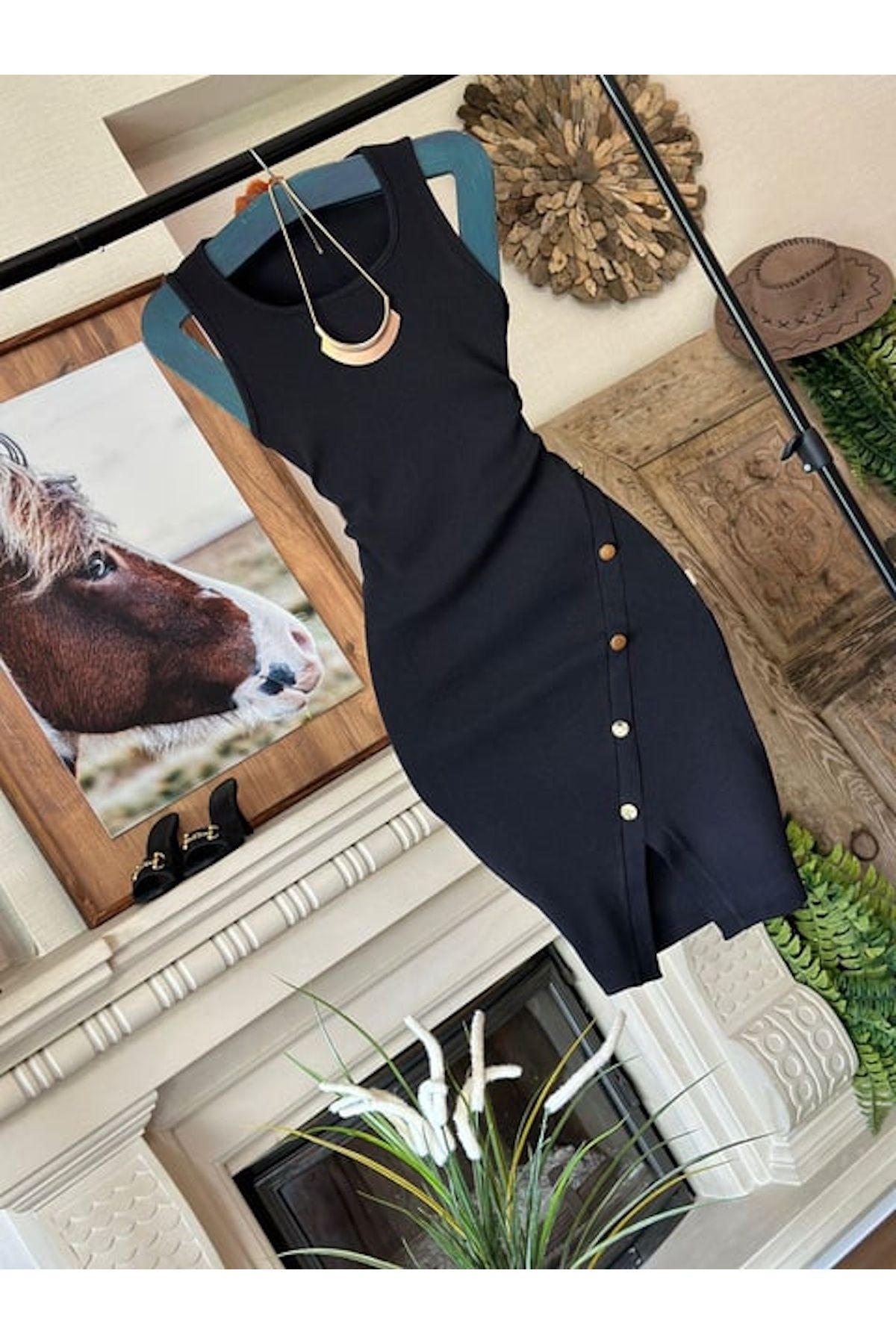 MaxiMor Kaşkorse Siyah Renk Kumaş Yuvarlak Yaka Gold Düğme Detaylı Ön Yırtmaçlı Elbise