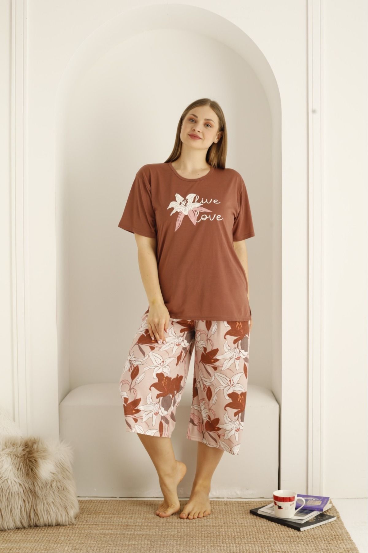 makkash Kadın Kahverengi Çiçek Baskılı Kapri - Bermuda Büyük Beden Pijama Takımı