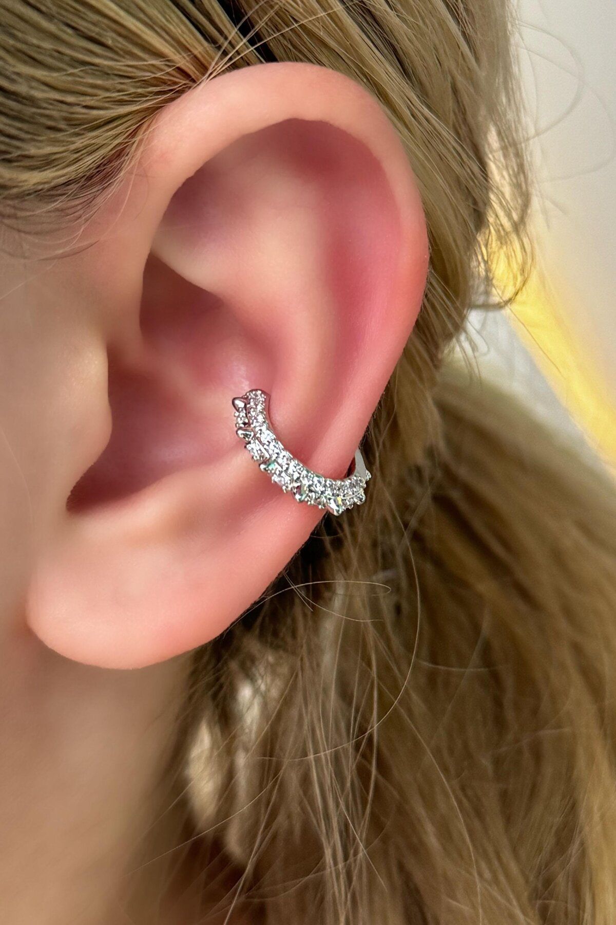 Takıştır Gümüş Renk Taş Detaylı Çelik Ear Cuff Küpe (Tek)