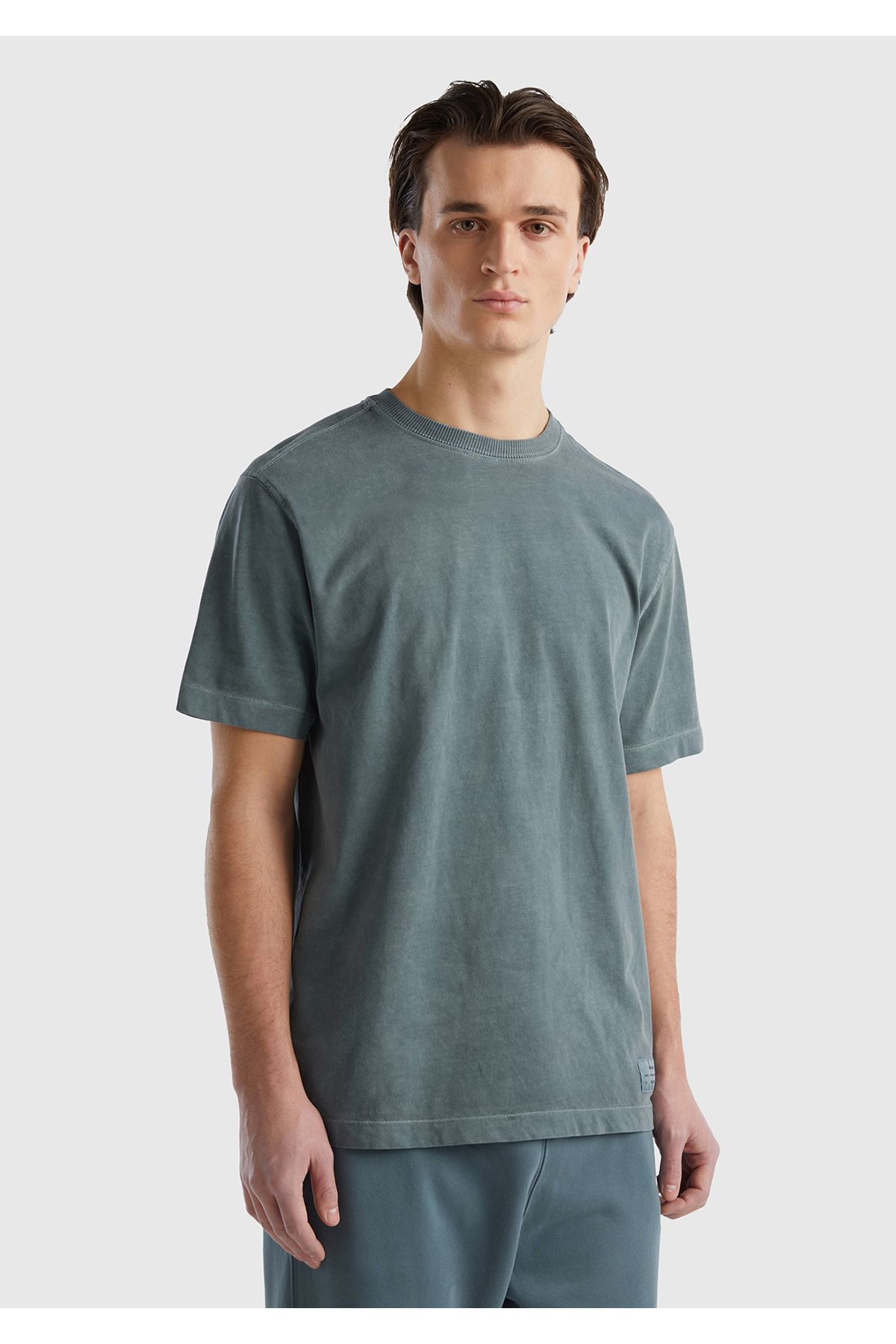 United Colors of Benetton Erkek Füme %100 Pamuk Önü ve Arkası Logo Detaylı Bisiklet Yaka T-Shirt