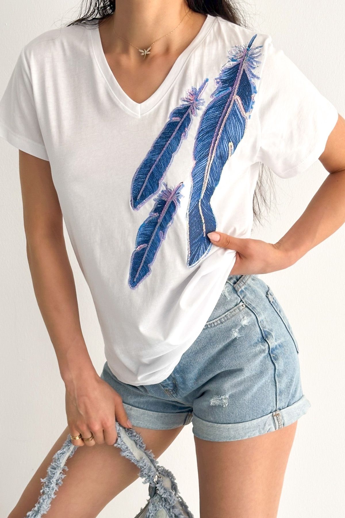Chiccy Beyaz V Yaka Kısa Kol Pul Payet Aplikeli Örme Regular Fit T-Shirt