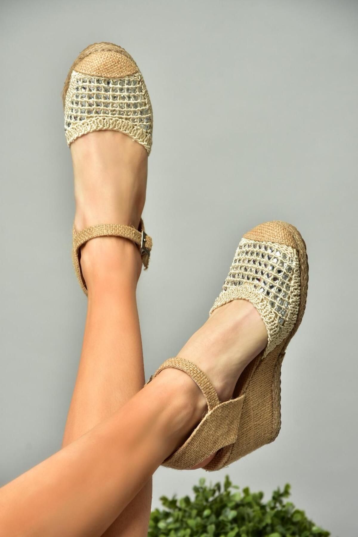 Fox Shoes P241612040 Bej Taşlı Dolgu Topuklu Kadın Ayakkabı
