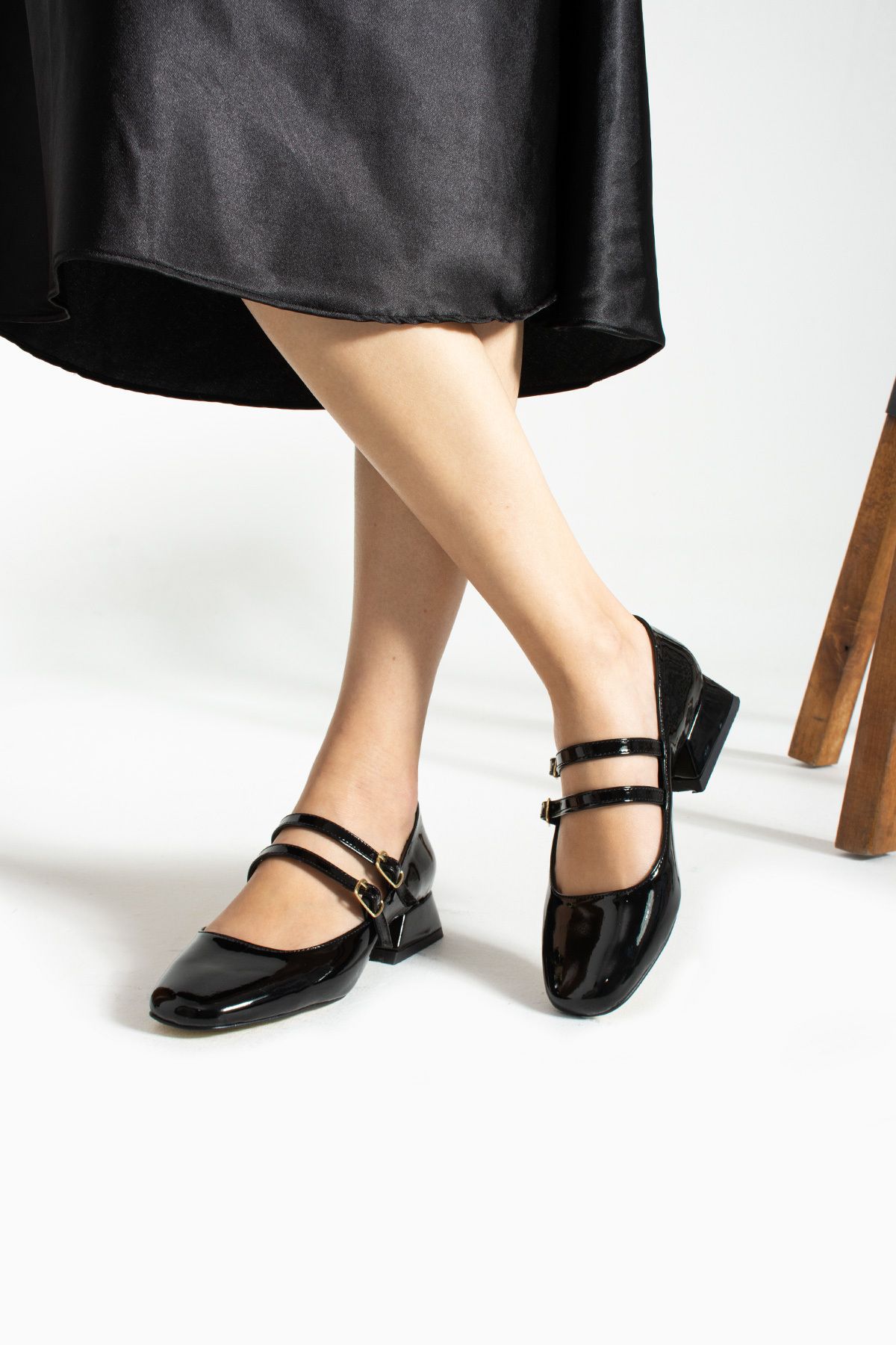 İnan Ayakkabı Kadın Siyah Rugan Renk Çift Toka Detaylı Topuklu Ayakkabı Babet (3 CM)