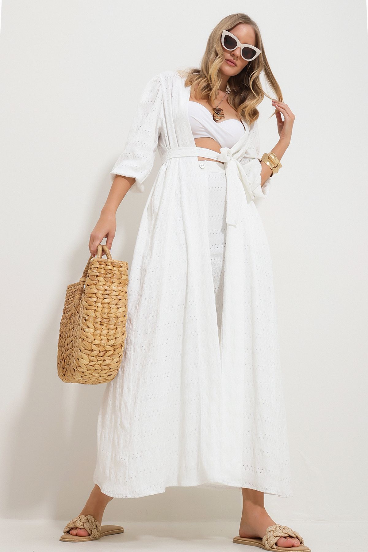 Trend Alaçatı Stili Kadın Beyaz Kendinden Dokulu Ajurlu Uzun Pantolonlu Kimono Takım Alc-X11710
