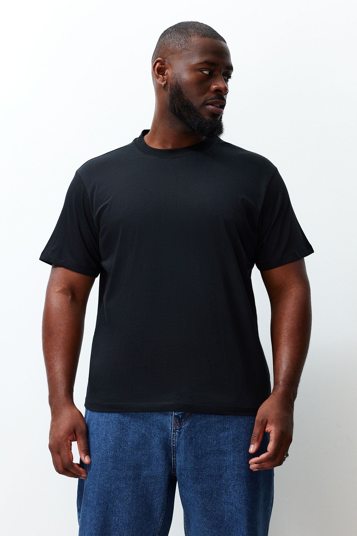 TRENDYOL MAN Büyük Beden Siyah  Regular/Normal Kesim Rahat Basic %100 Pamuklu T-Shirt TMNSS23TS00134