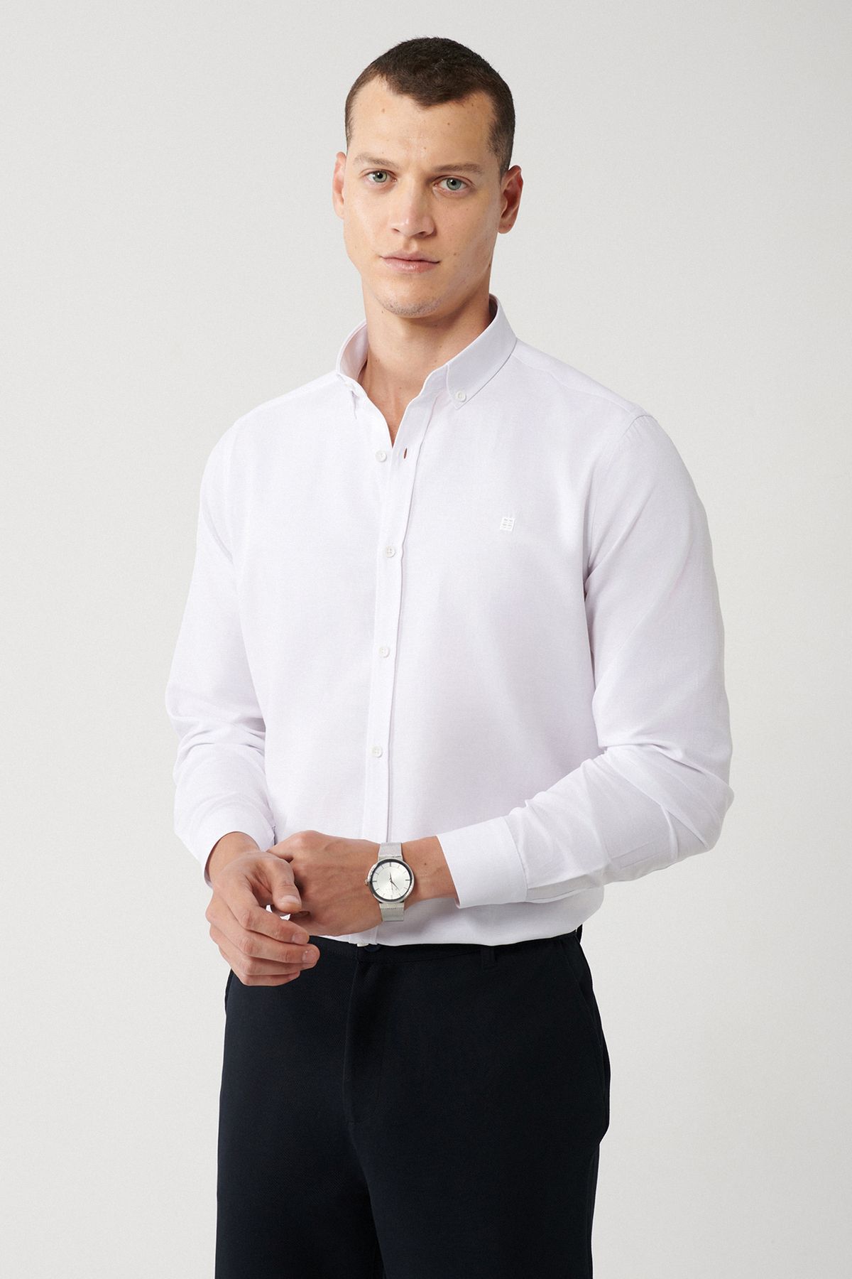 Avva Erkek Beyaz Düğmeli Yaka Kolay Ütülenebilir Oxford Pamuklu Regular Fit Gömlek E002000