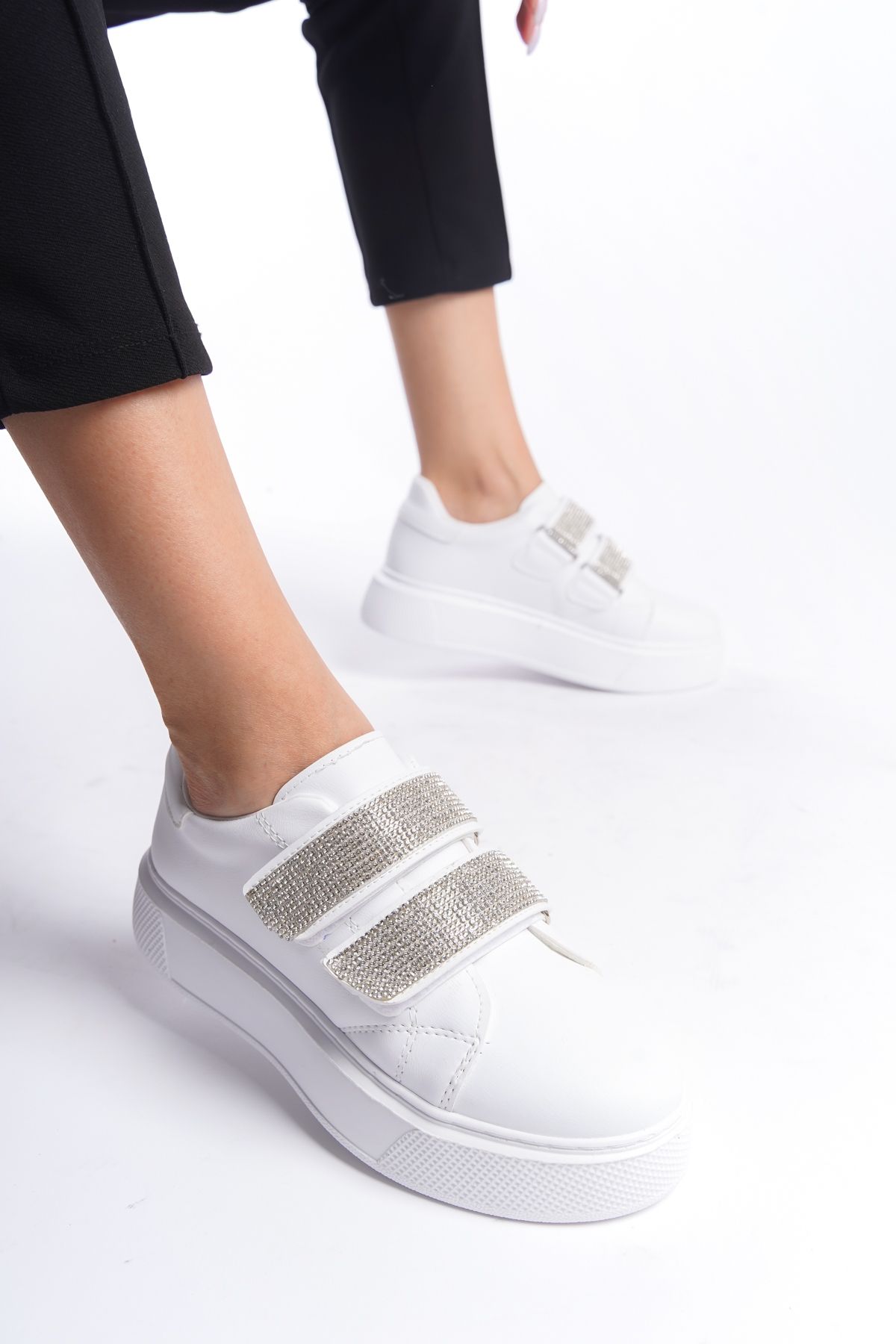 Moda Değirmeni Beyaz Cilt Kadın Çift Cırtlı Taşlı Sneaker BG1025-101-0010