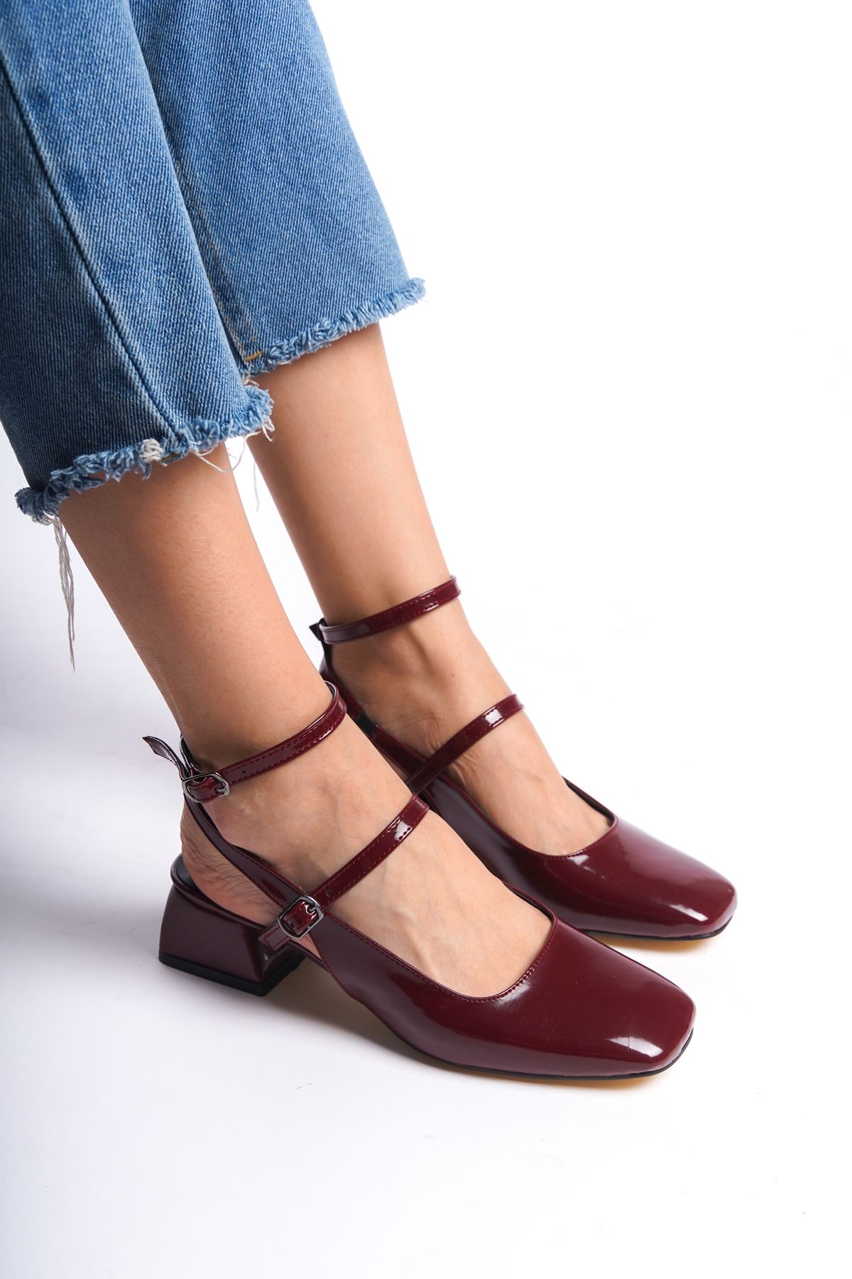 Moda Değirmeni Bordo Rugan Kadın Çift Toka Bilekten Bağlamalı Kısa Topuklu Ayakkabı BG1184-119-0001