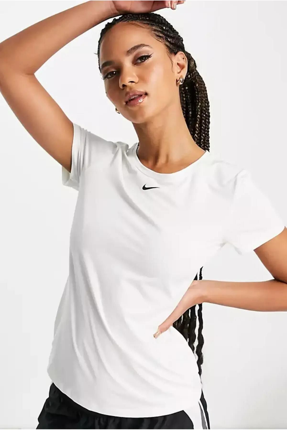 Nike Dri-Fit One Slim Fit Kesim Beyaz Kadın Spor Tişört