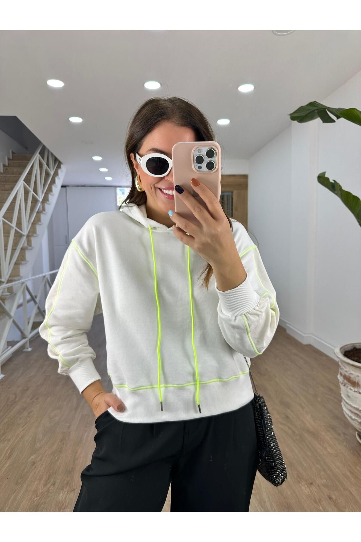 2she Kolları Paraşüt Detaylı Neon Bağcıklı Sweatshirt-Beyaz