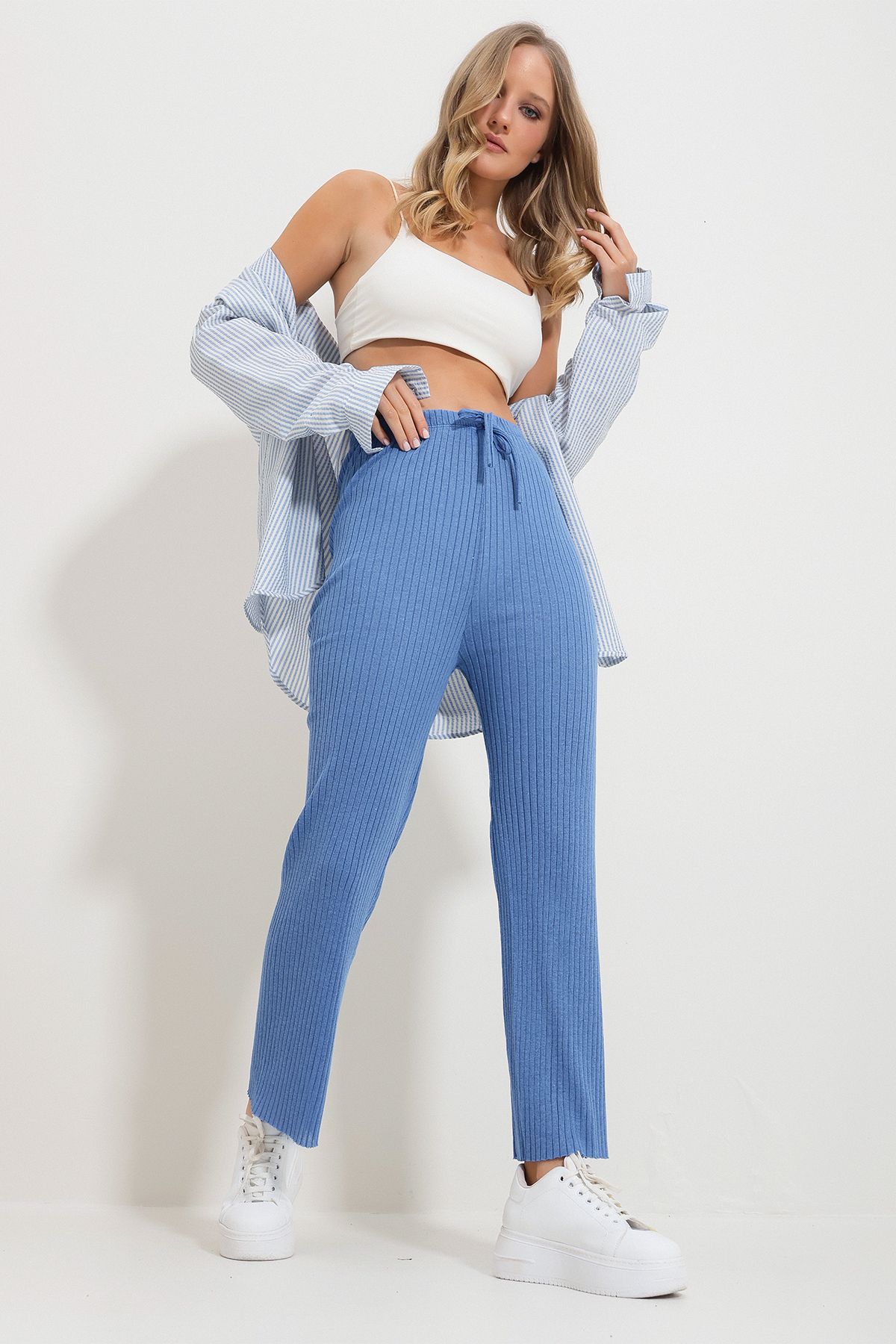 Trend Alaçatı Stili Kadın Mavi Beli Lastikli Bol Pantolon ALC-X11545