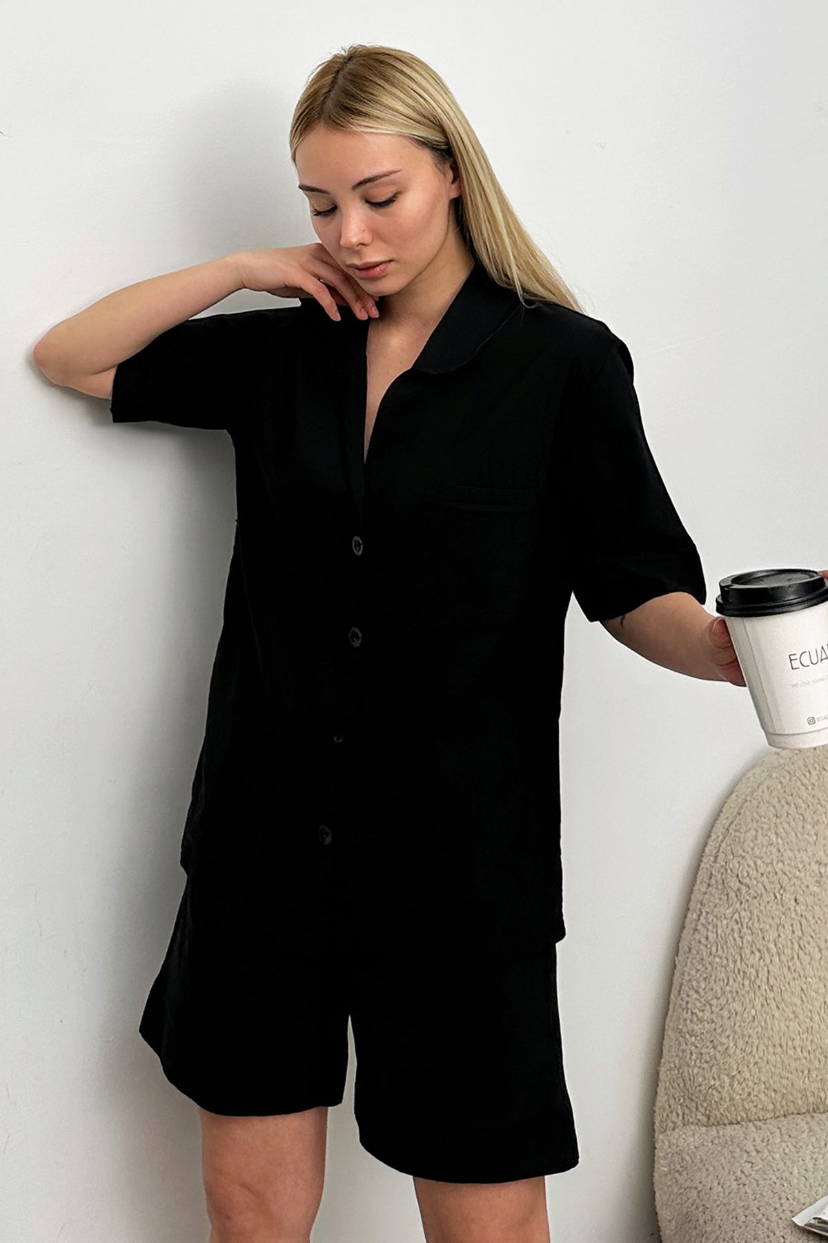 Trend Alaçatı Stili Kadın Siyah Tek Cepli Şortlu Dokuma Pijama Takım Alc-X11662
