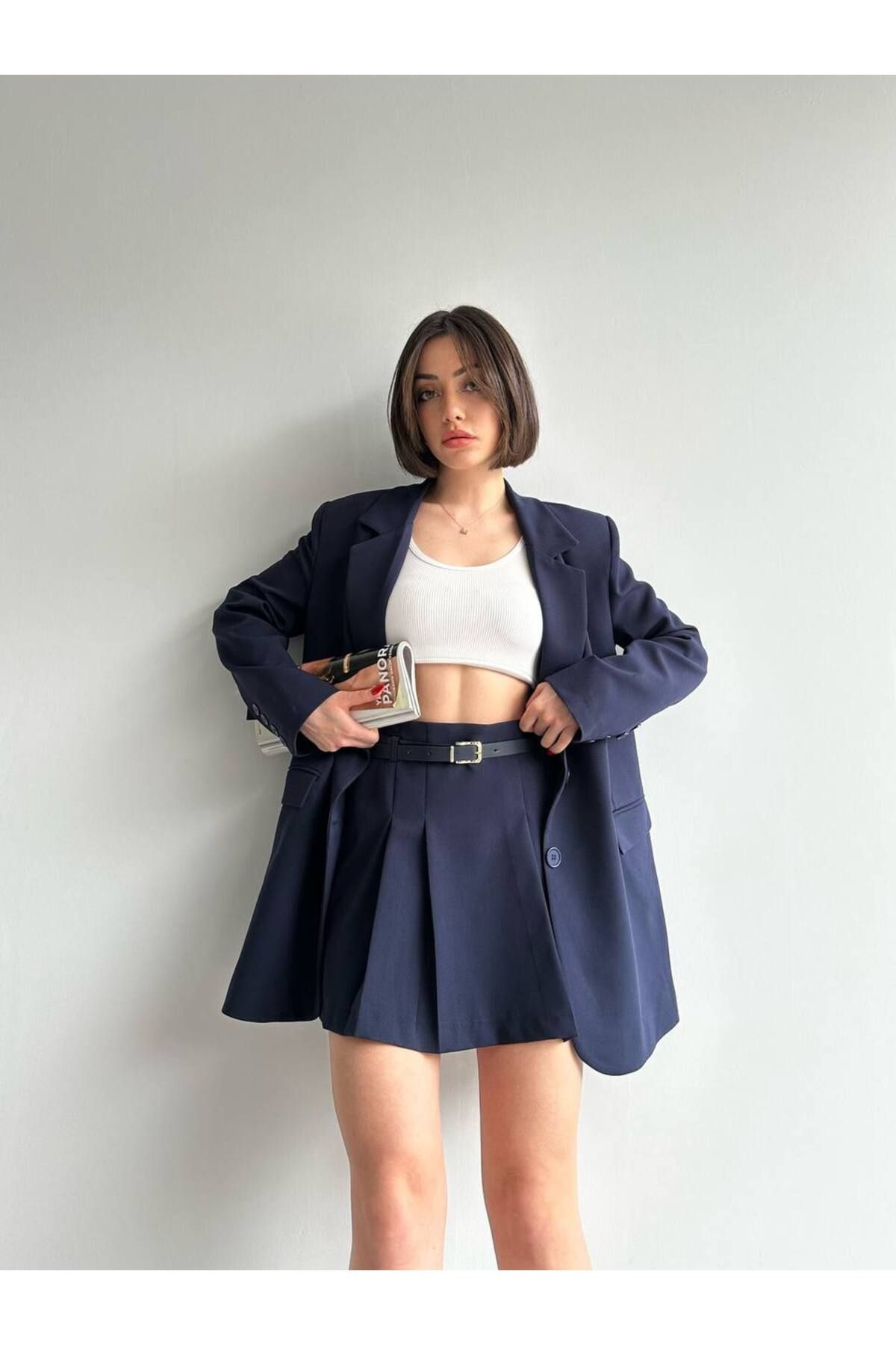Melike Bakar Boutique Blazer Bol Kesim Ceket- Kemerli Mini Etek Kadın Takım
