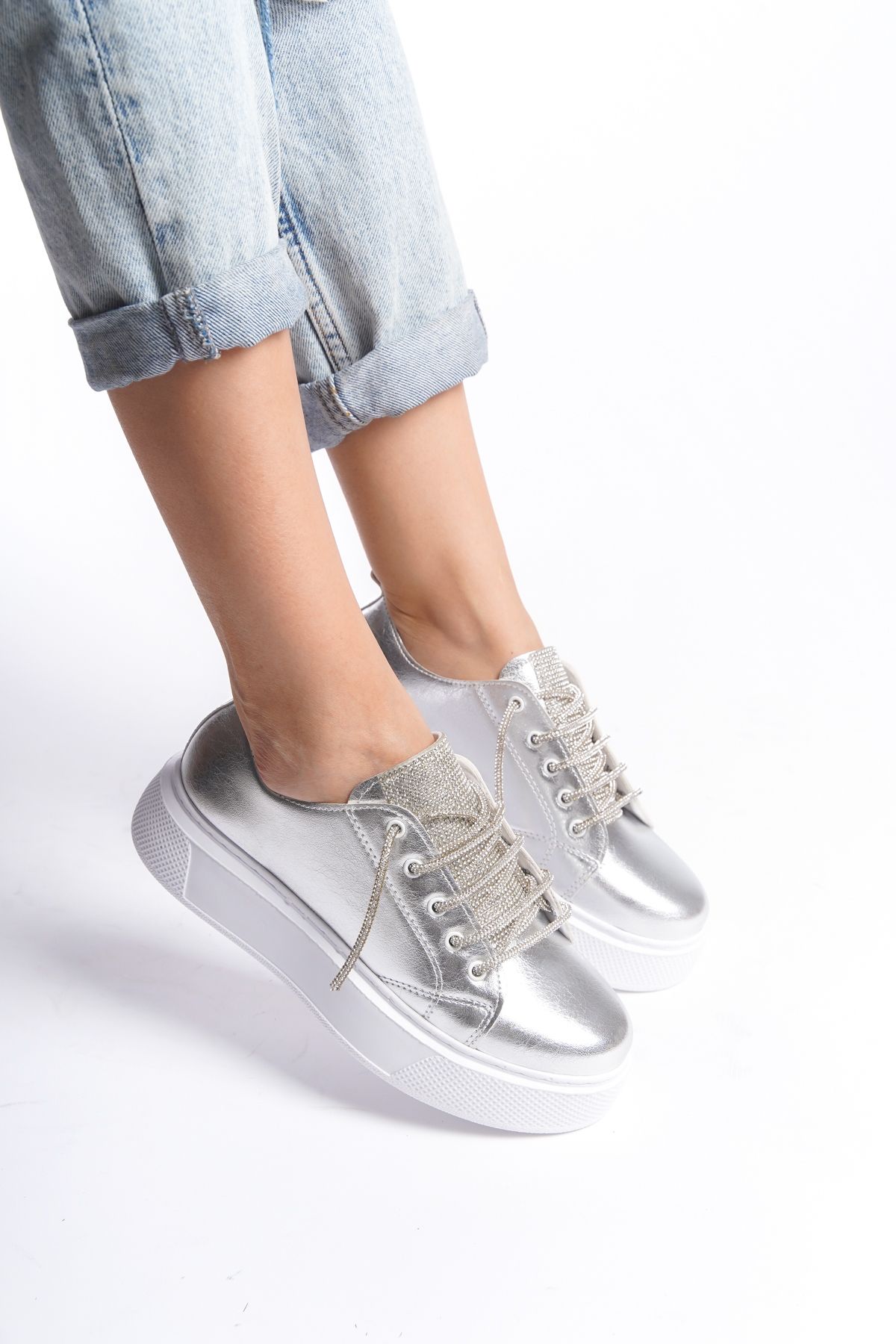 Moda Değirmeni Gümüş Kadın Taş Bağcıklı Sneaker BG1025-101-0009