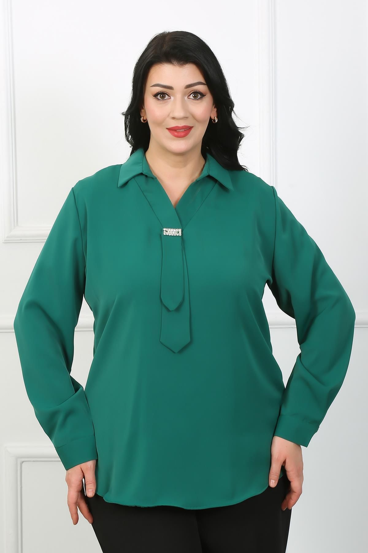 By Alba Collection Kadın Zümrüt Yeşili Önü Taş Detay Jessica Kumaş Büyük Beden Gömlek