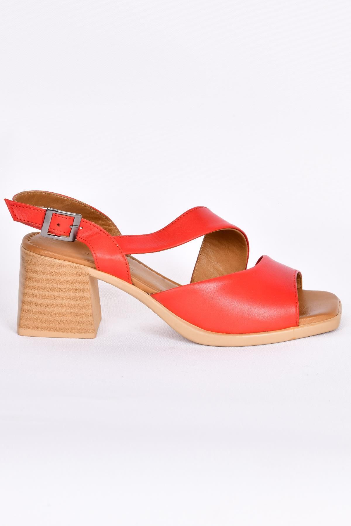 STEP MORE Z13458 Kadın Kırmızı Topuklu Sandalet
