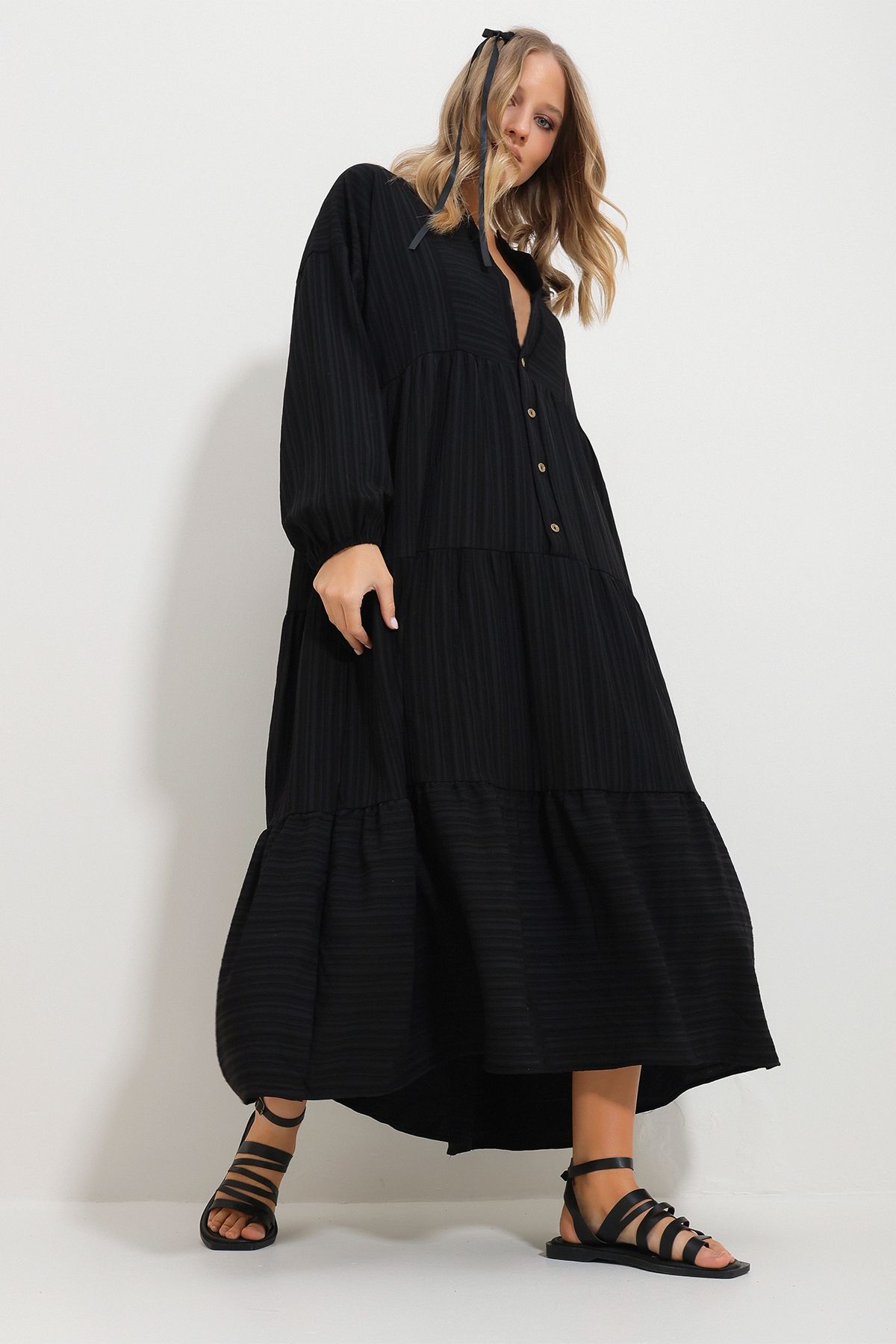 Trend Alaçatı Stili Kadın Siyah Hakim Yaka Kendinden Dokulu Maxi Boy Elbise Alc-X11754