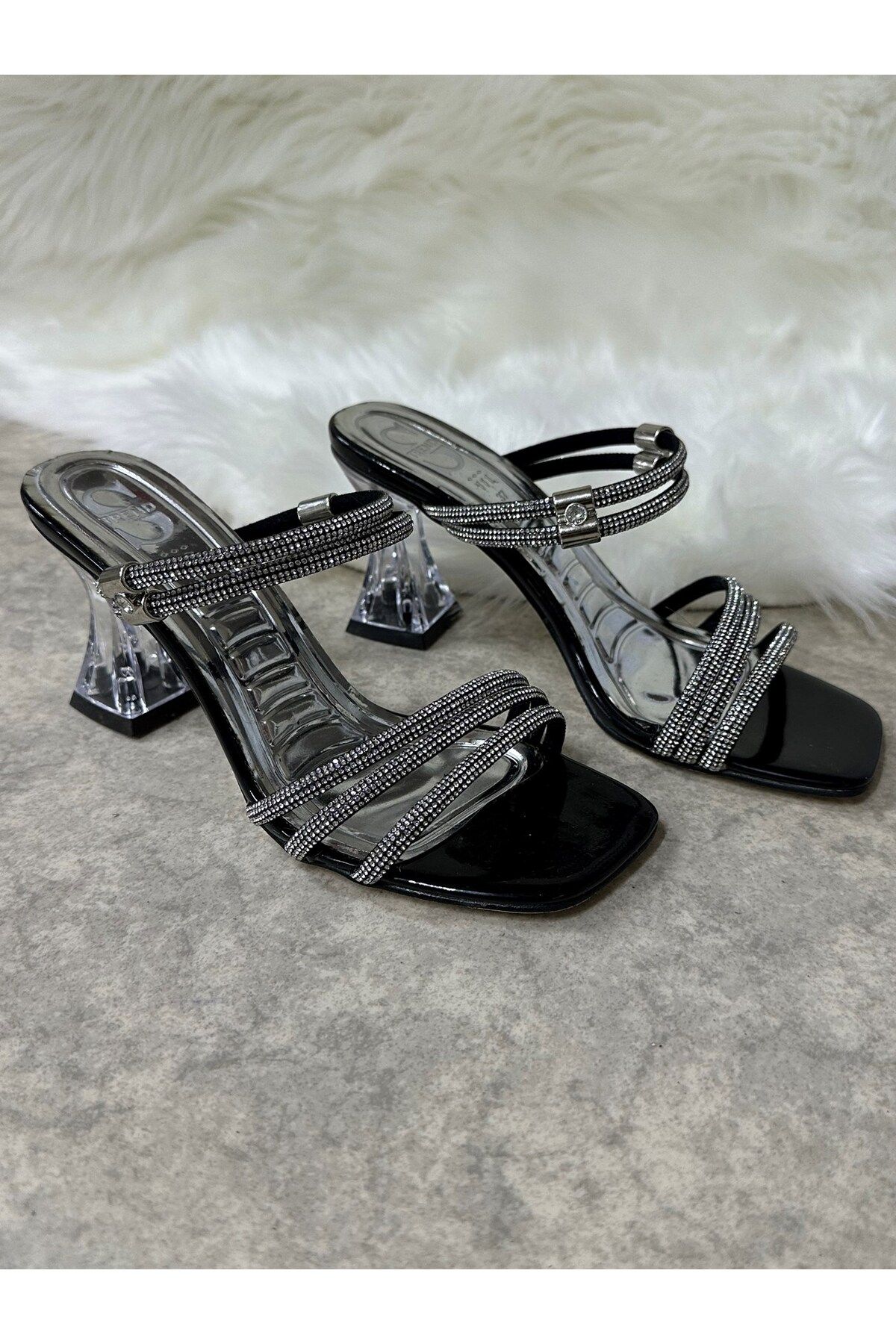 İmerShoes Günlük Kadın Siyah Taşlı Terlik Hologram Kalın Şeffaf Topuk Üç Bantlı Abiye Sandalet 6100
