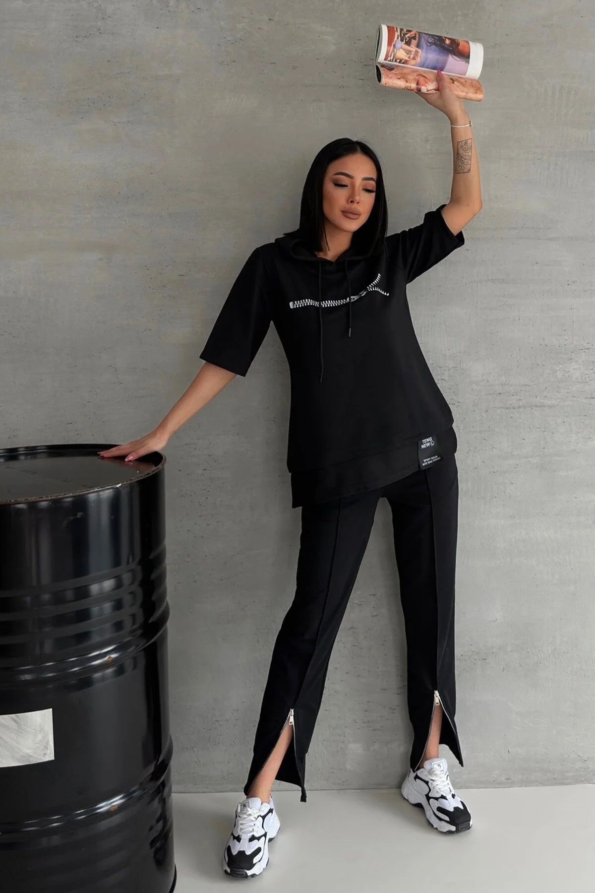 WOMAN VISION Siyah Kapüşonlu Sweatshirt ve Cepli Beli Lastikli Paçası Fermuarlı Spor Eşofman Takımı 550