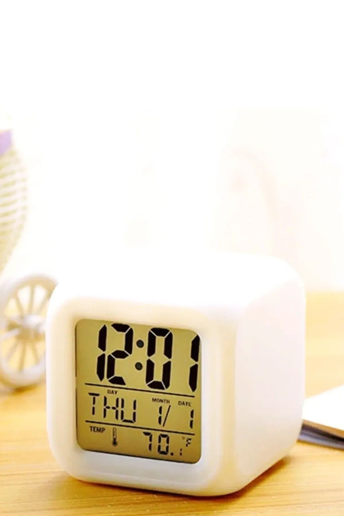 Genel Markalar Digital Alarmlı Renk Değiştiren Dijital Küp Çalar Saat Beyaz Plastik Modern