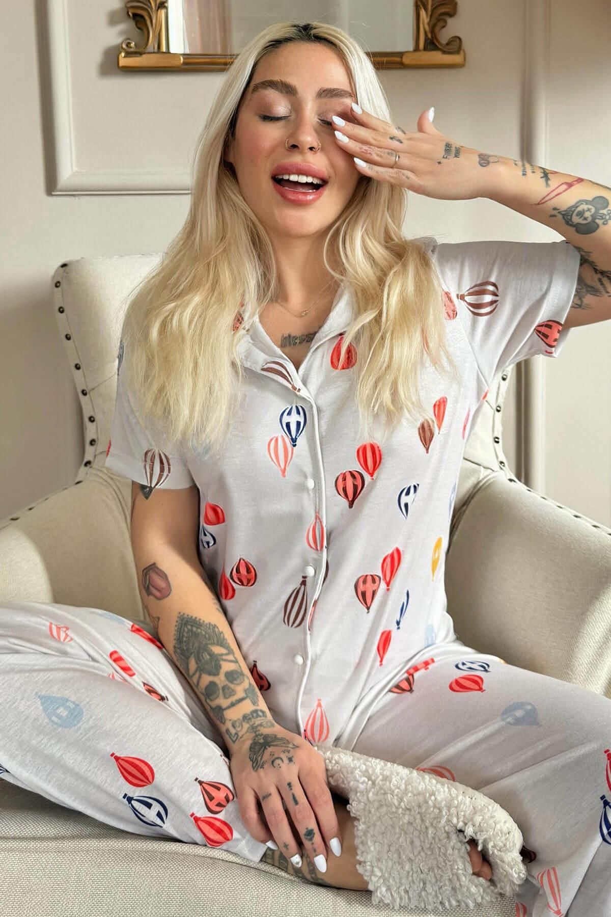 Pijamaevi Ballon Desenli Kısa Kol Önden Düğmeli Kadın Pijama Takımı