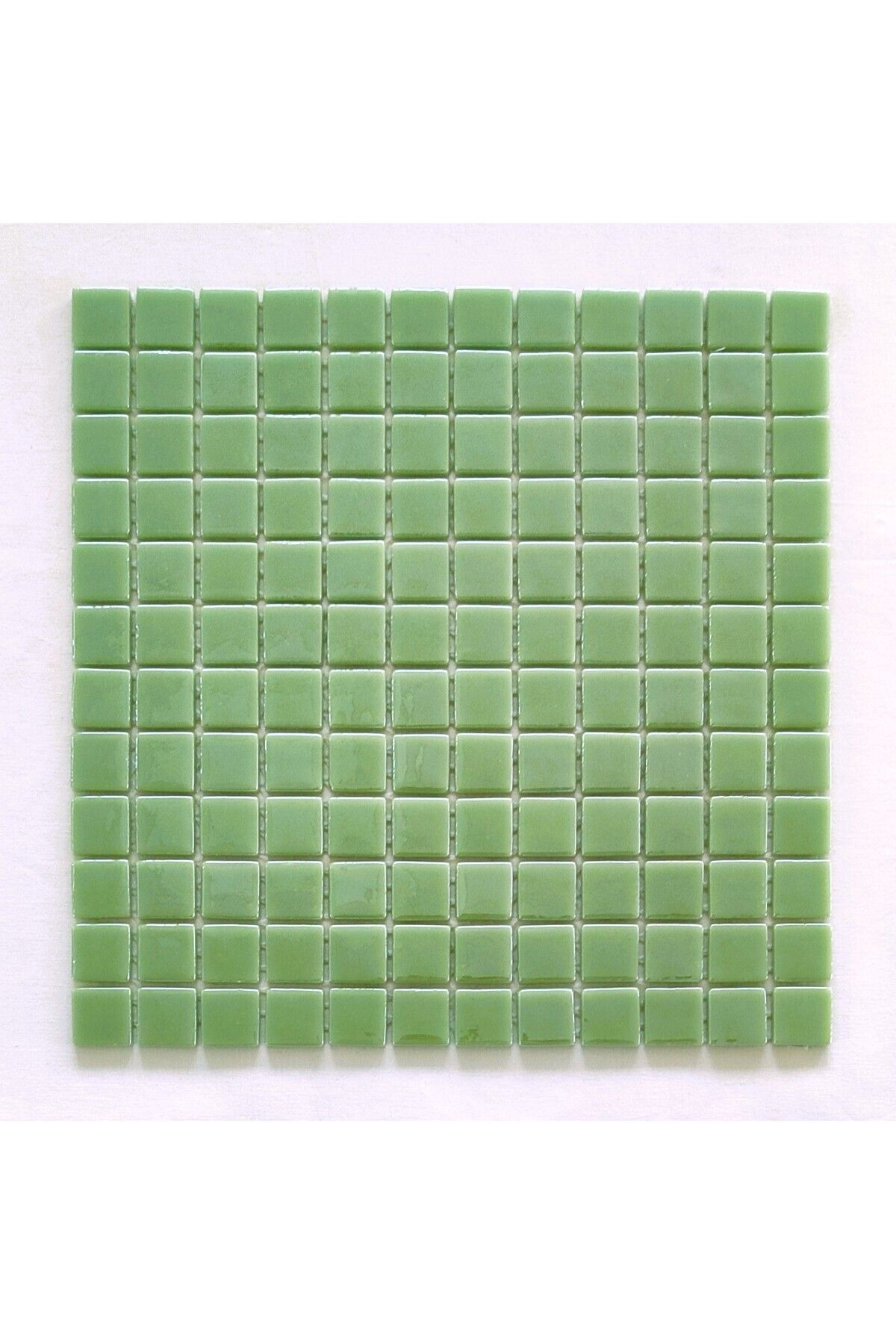 MozaiKristaL Yaşam alanlarının tüm yüzeyleri için Açık Yeşil Cam Mozaik. ( 1 Kutu = 1 m2 Fiyatıdır )