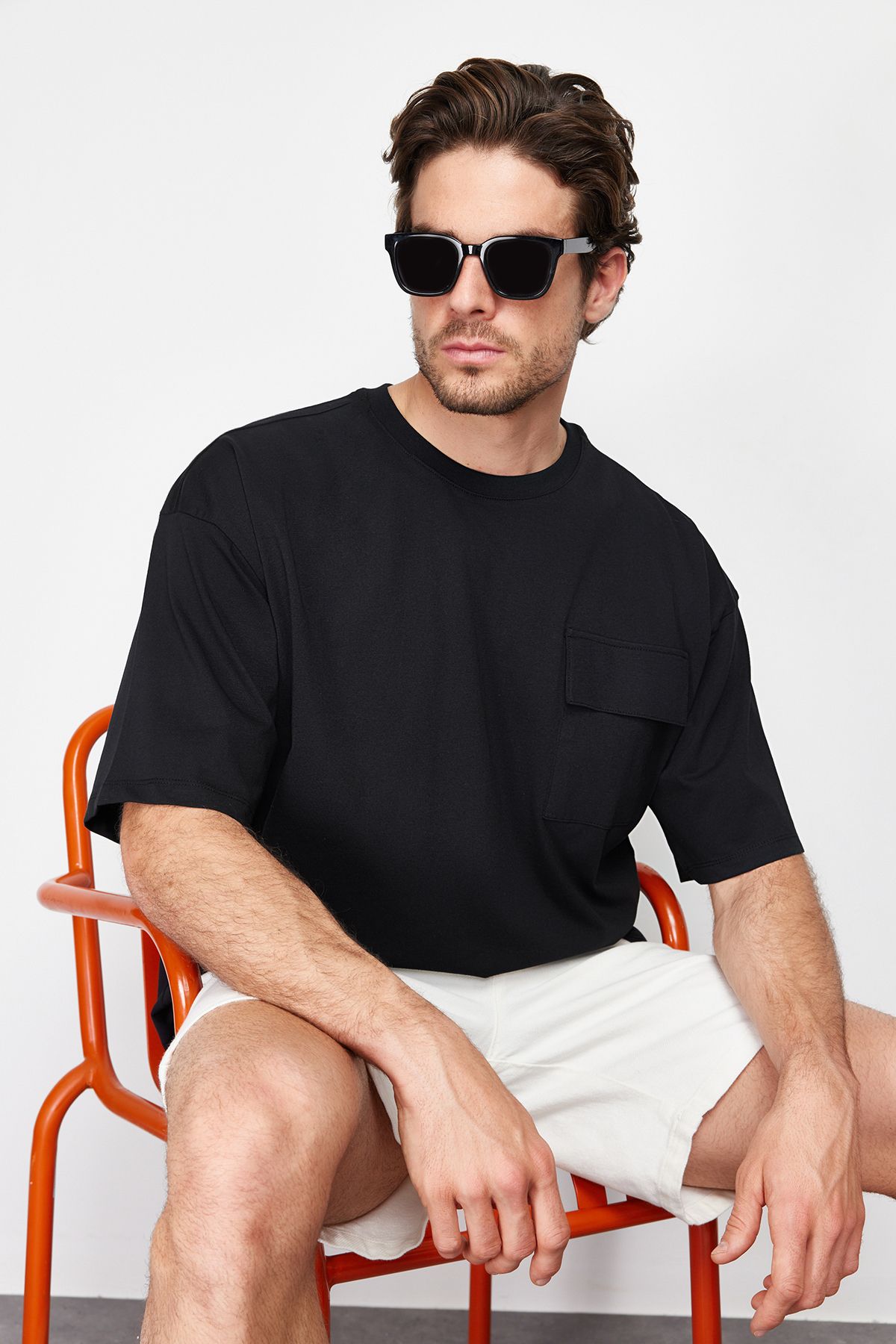 TRENDYOL MAN Siyah  Oversize Cep Detaylı %100 Pamuklu T-Shirt TMNSS24TS00027