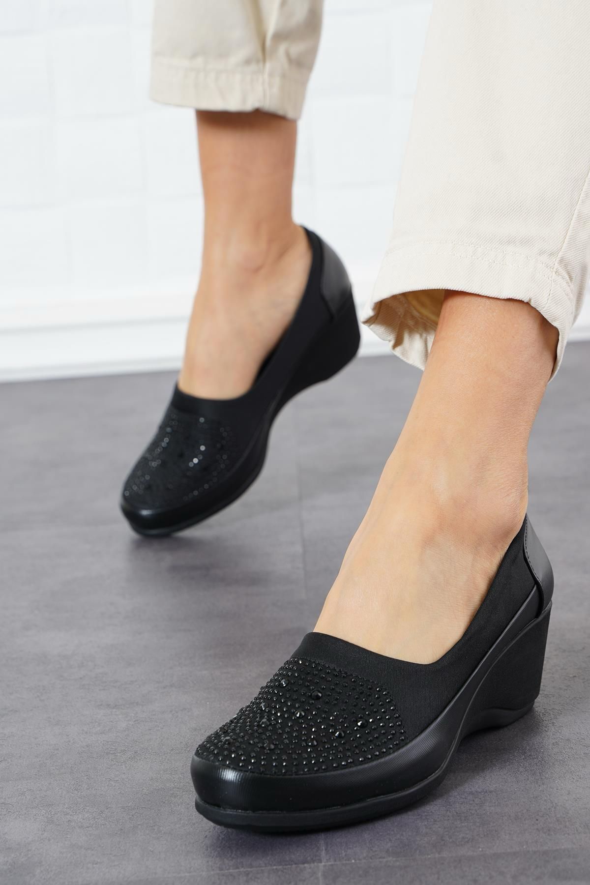 CanBambi Ayna Taşlı Kadın Dolgu Topuklu Ayakkabı Siyah
