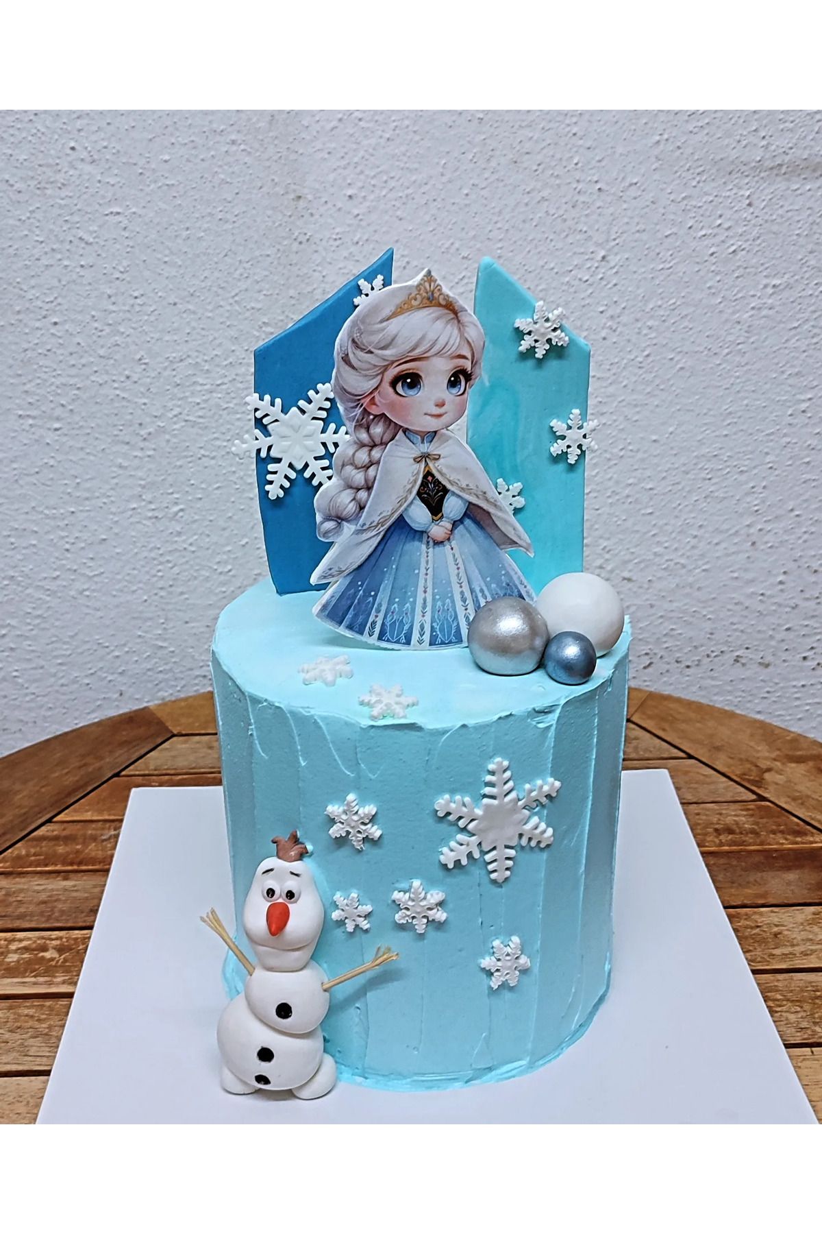 by şeyda palancı Yenilebilir baskı Elsa, şeker hamurundan Olaf ve dekorlar