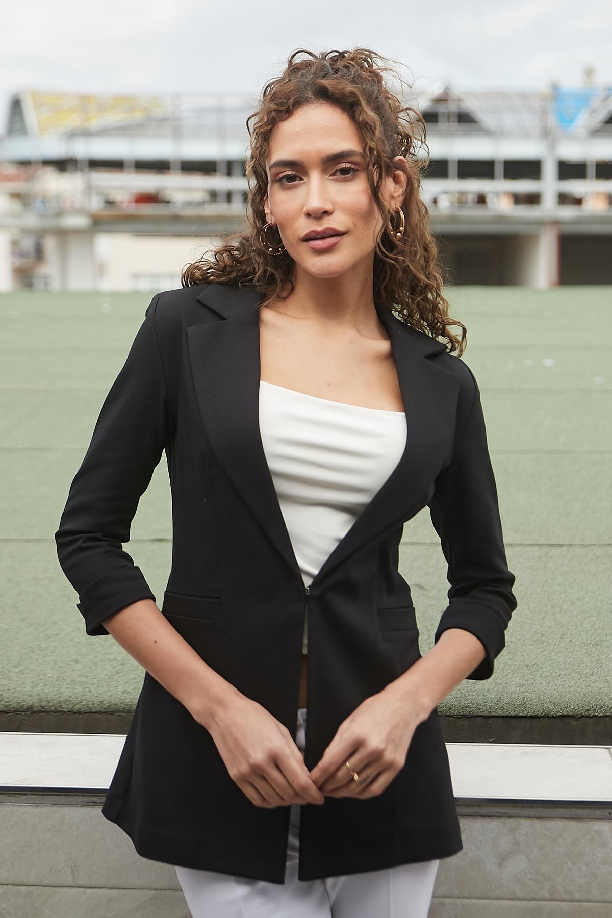 Jument Kadın Kapri Truvakar Kol Süs Cepli Kopçalı Ofis Blazer Kumaş Ceket-siyah