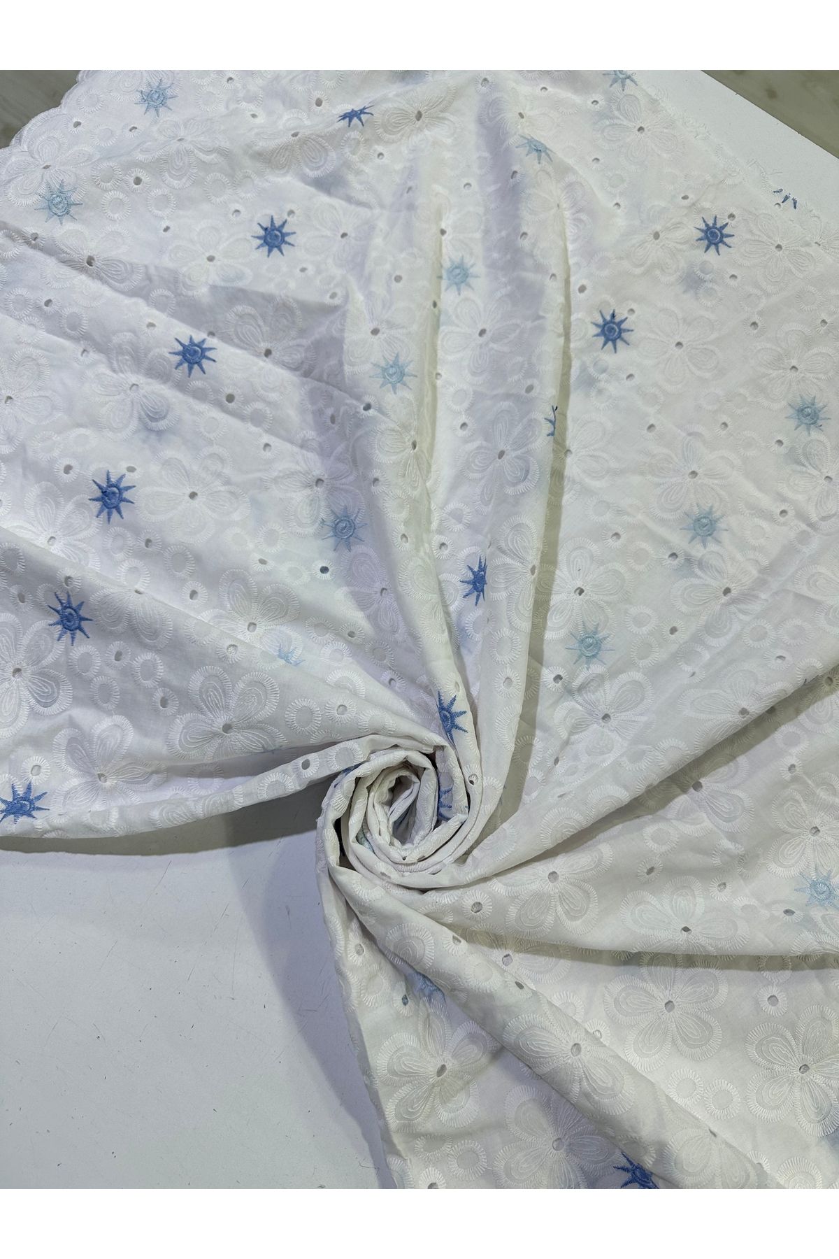 İzmitkumaş Fisto mavi işlemeli nakışlı kumaş eni 1.35 cm