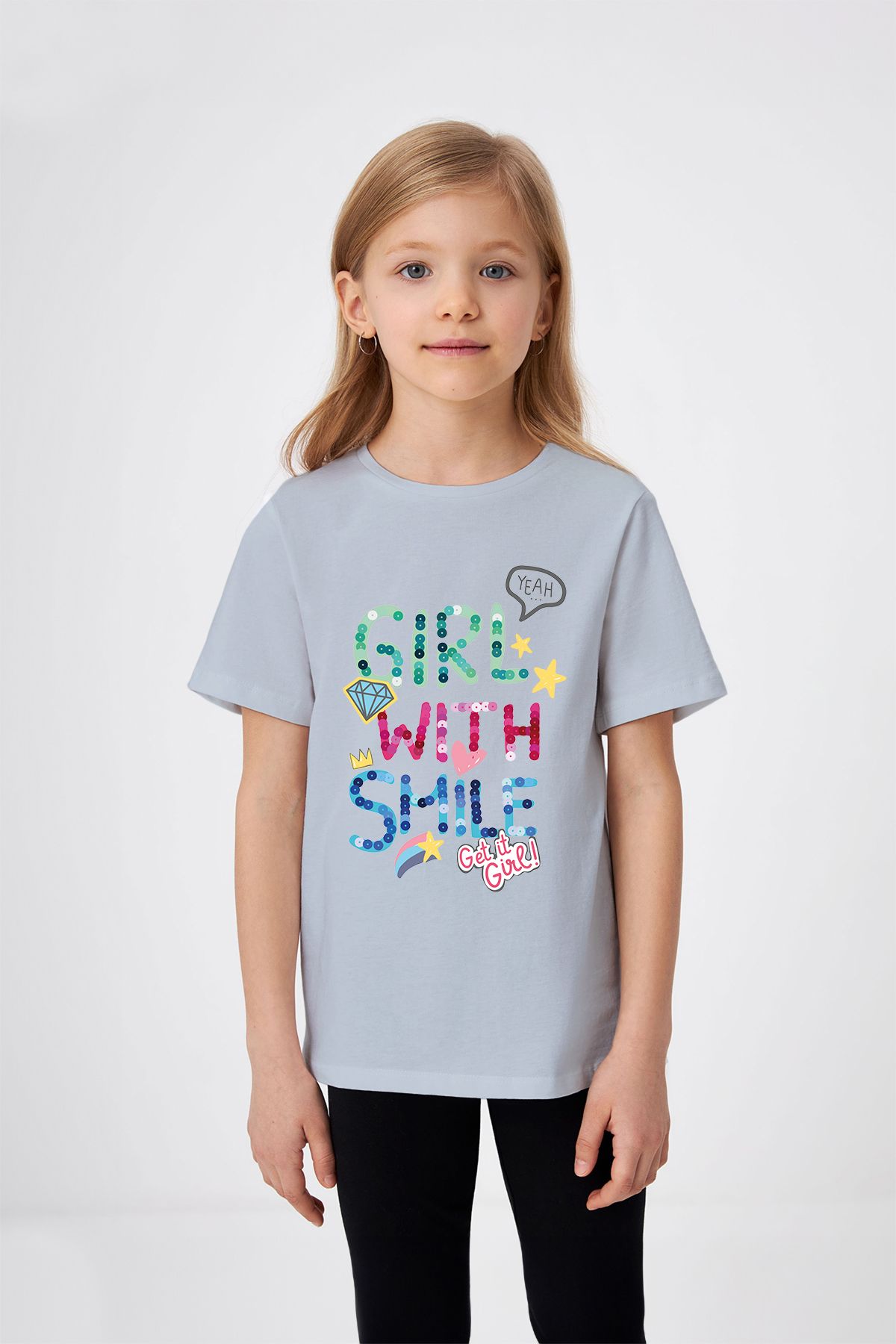 ADABEBEK Gülen Kız Yazılı Boncuk Detaylı Baskılı Kız Çocuk Tişört