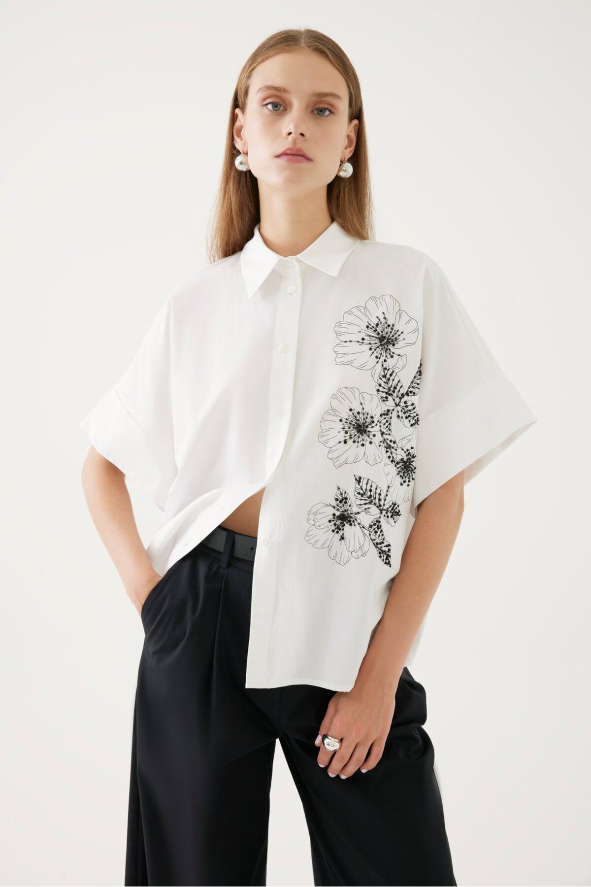 Exquise Çiçekli ve Beyaz Gömlek Tasarımı