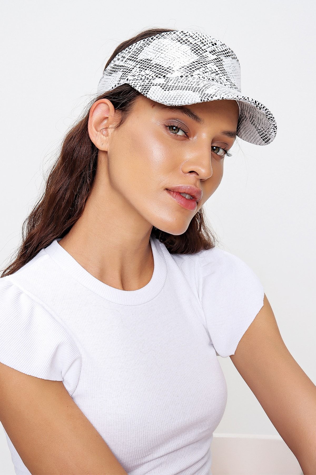 Trend Alaçatı Stili Kadın Beyaz Desenli Tenis Şapkası ALC-A2249