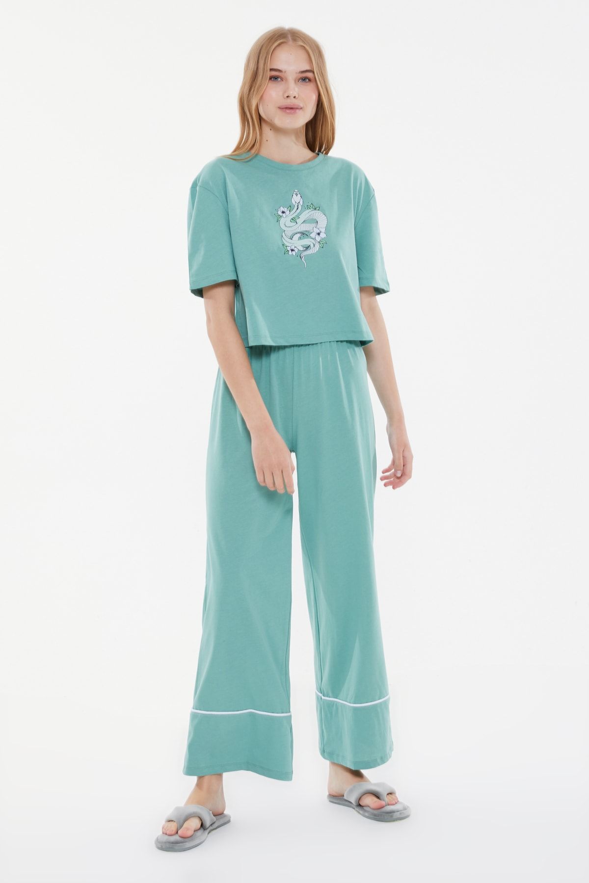 TRENDYOLMİLLA Yeşil Baskılı Örme Pijama Takımı THMSS21PT0953