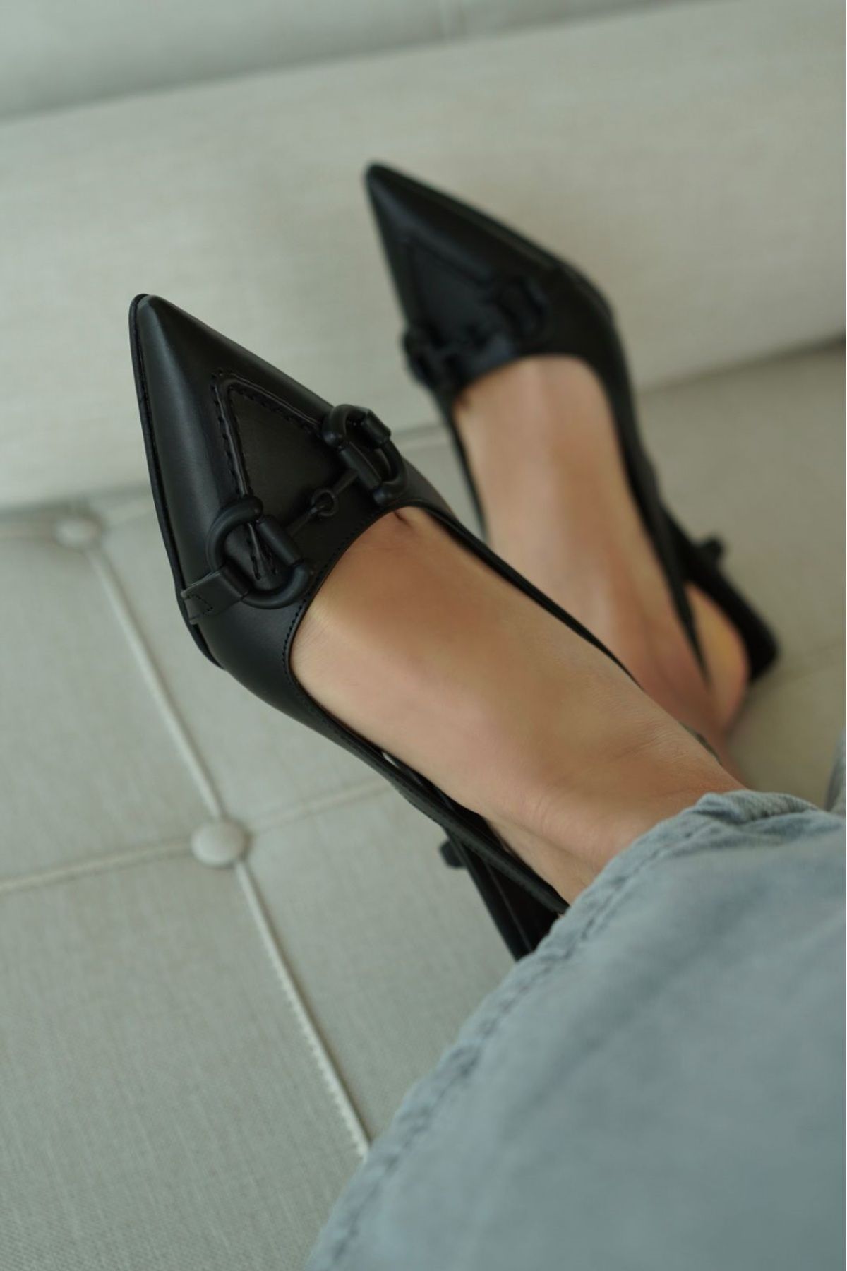selinshoes Sivri Burunlu Toka Detaylı Kadın Topuklu Ayakkabı -  SİYAH