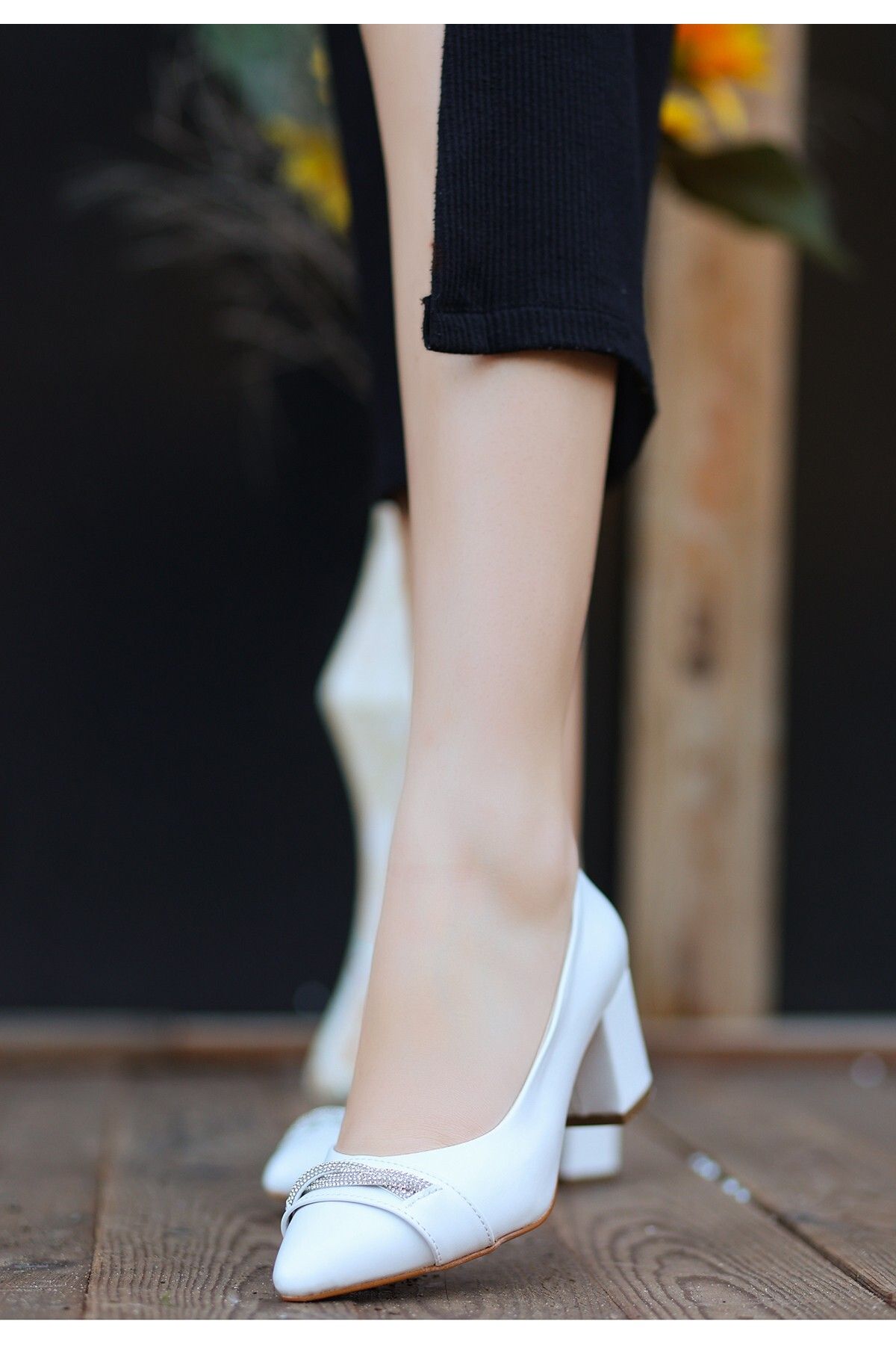 TREND Beyaz Cilt Topuklu Ayakkabı