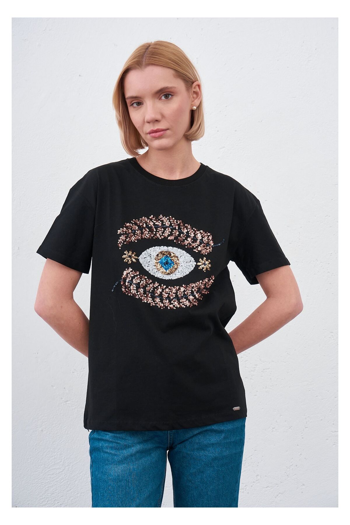 Tiffany Tomato Göz Nakışlı Taşlı T-shirt-Siyah